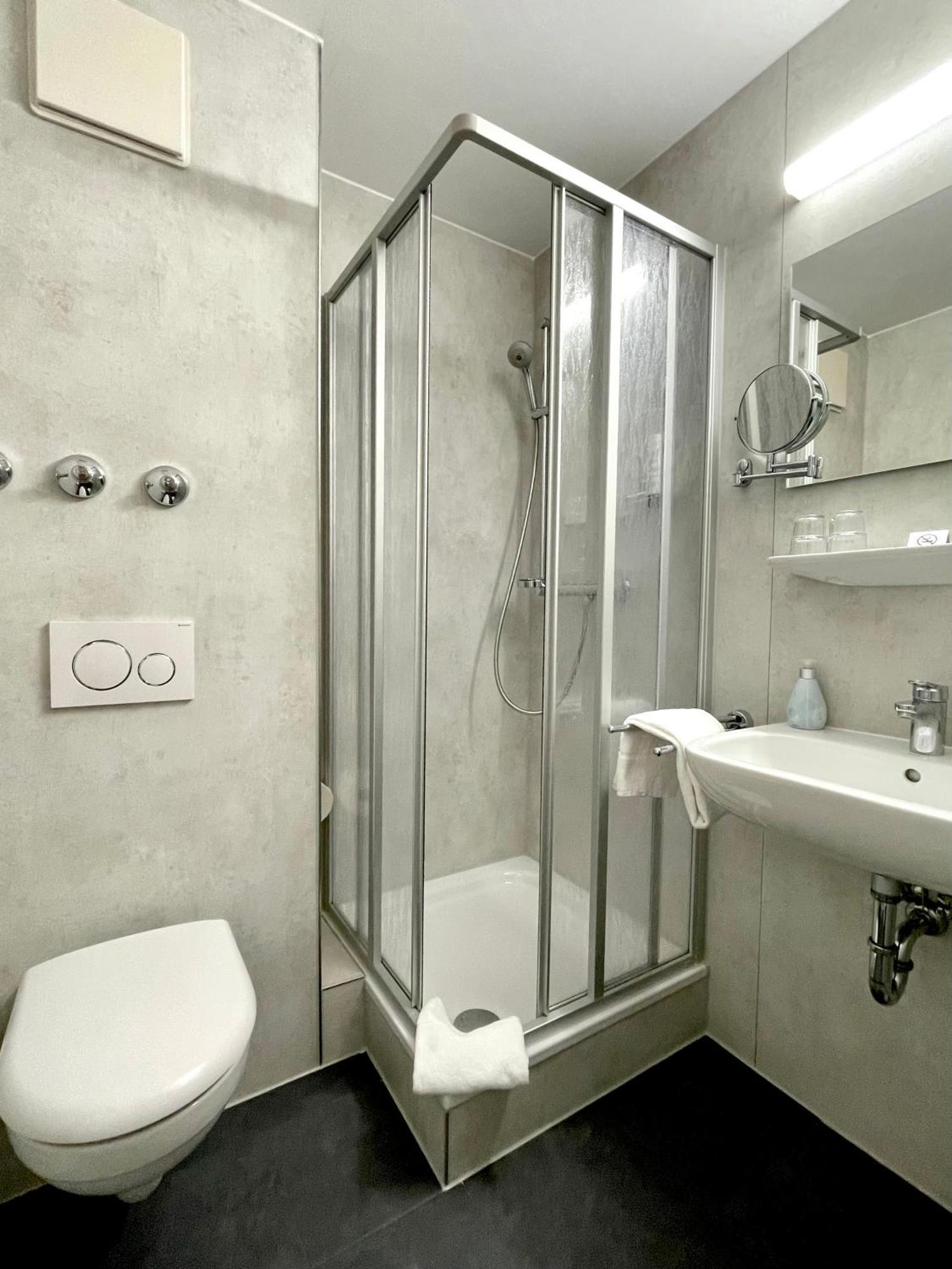 Premium Queen Room
