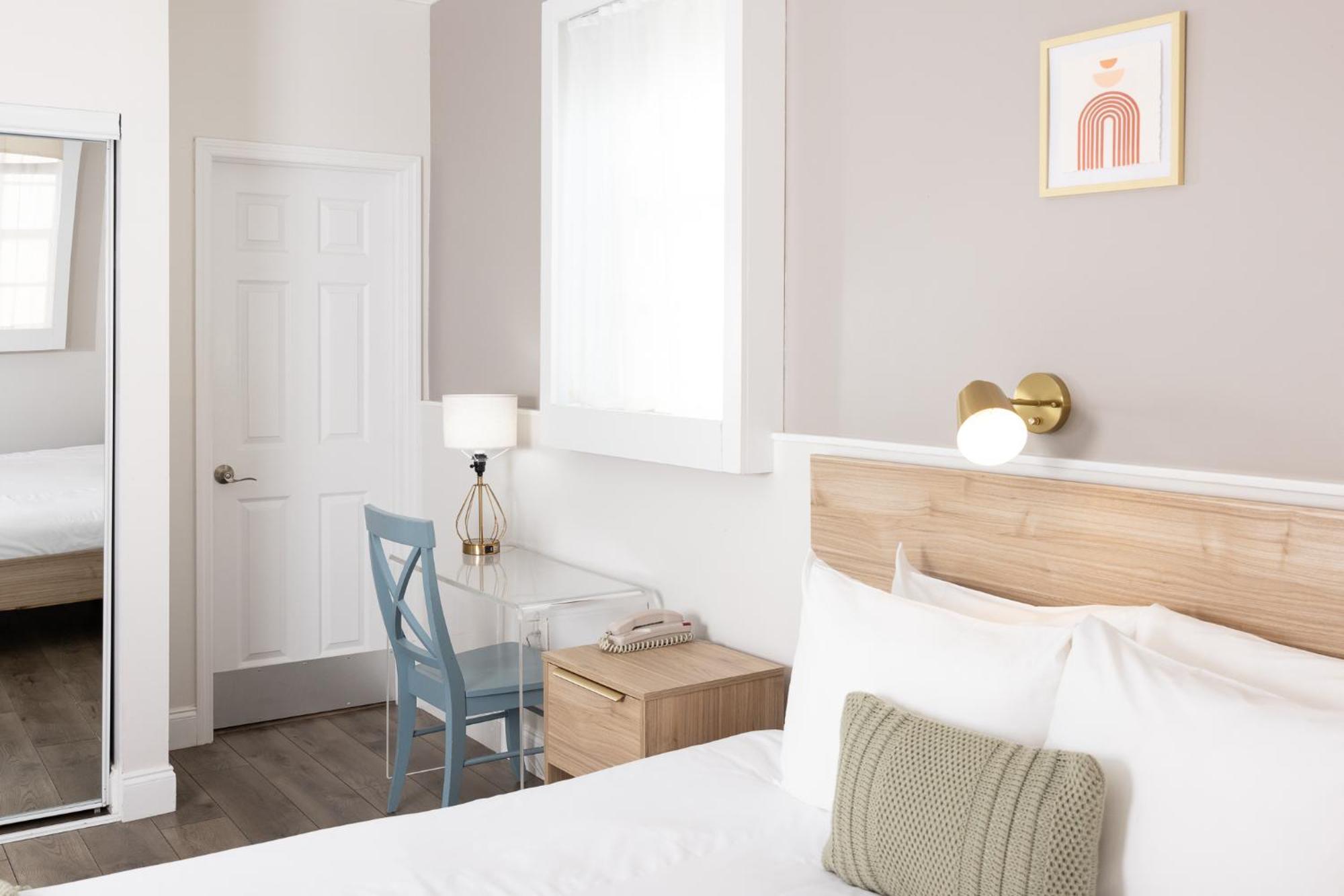 Deluxe Room One Queen Bed