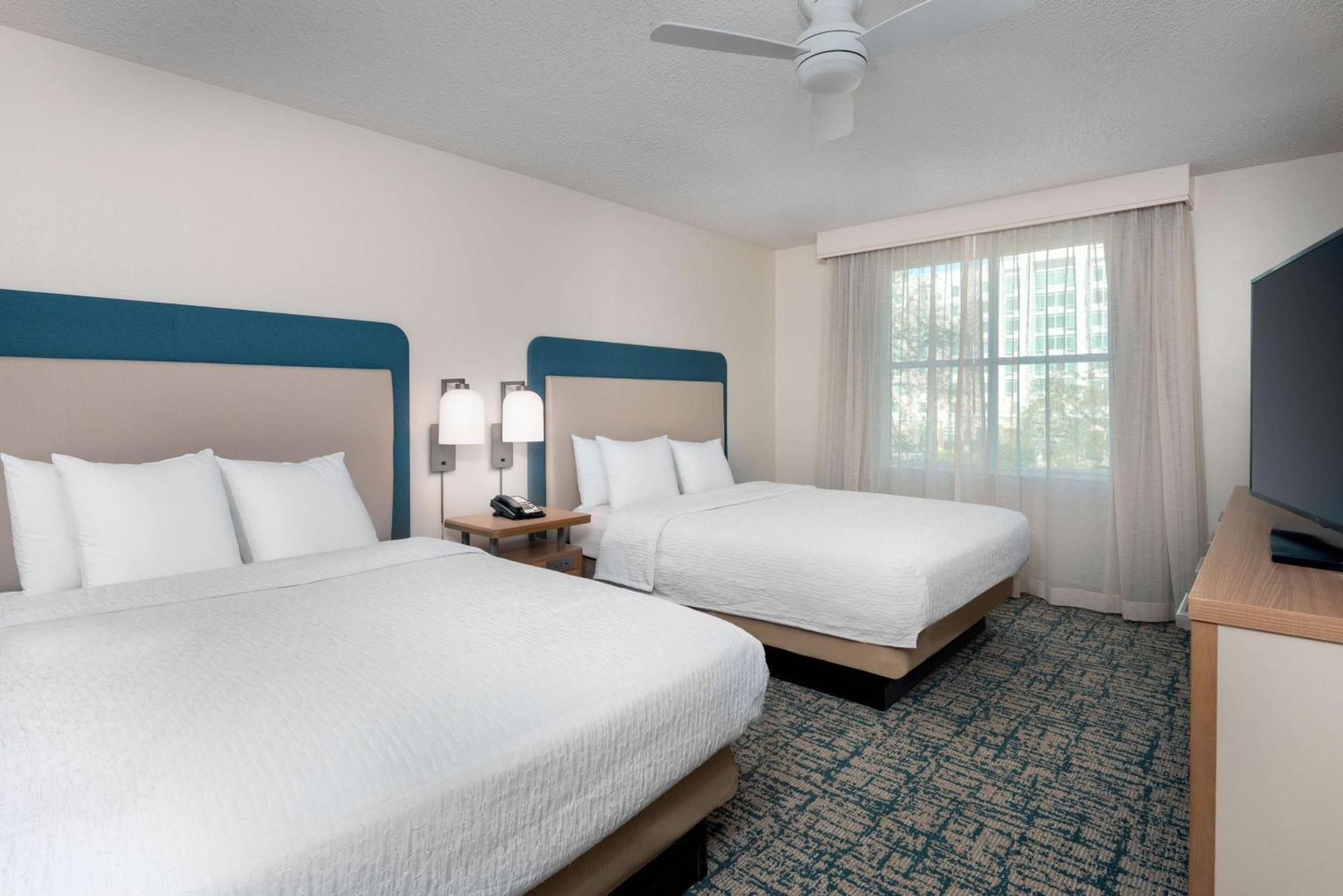 Two Bedroom Suite One King Two Queen Beds Non-Smoking
