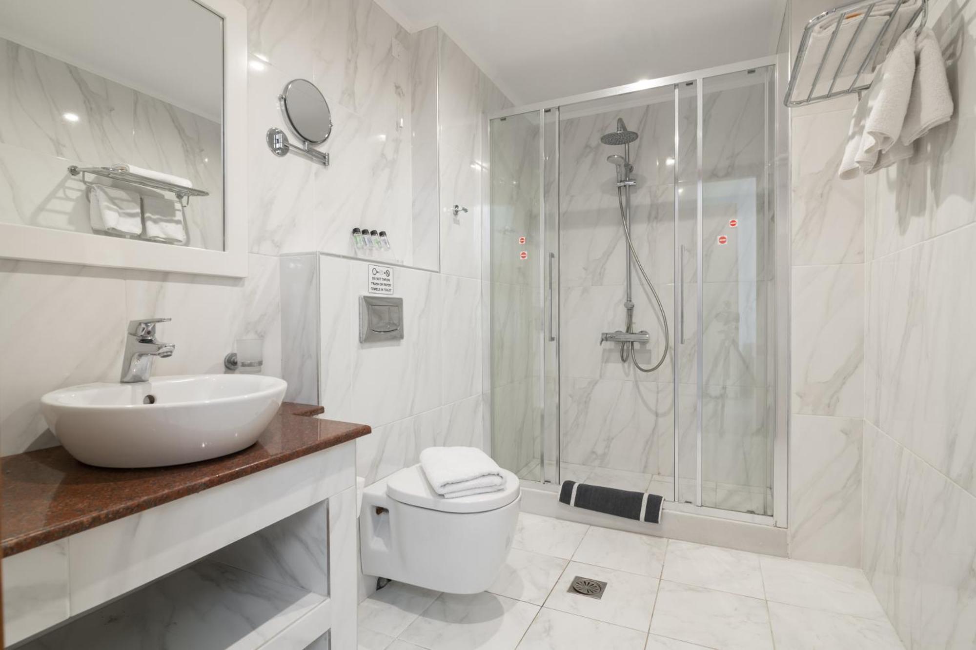 Standard Twin or Double Room Land View