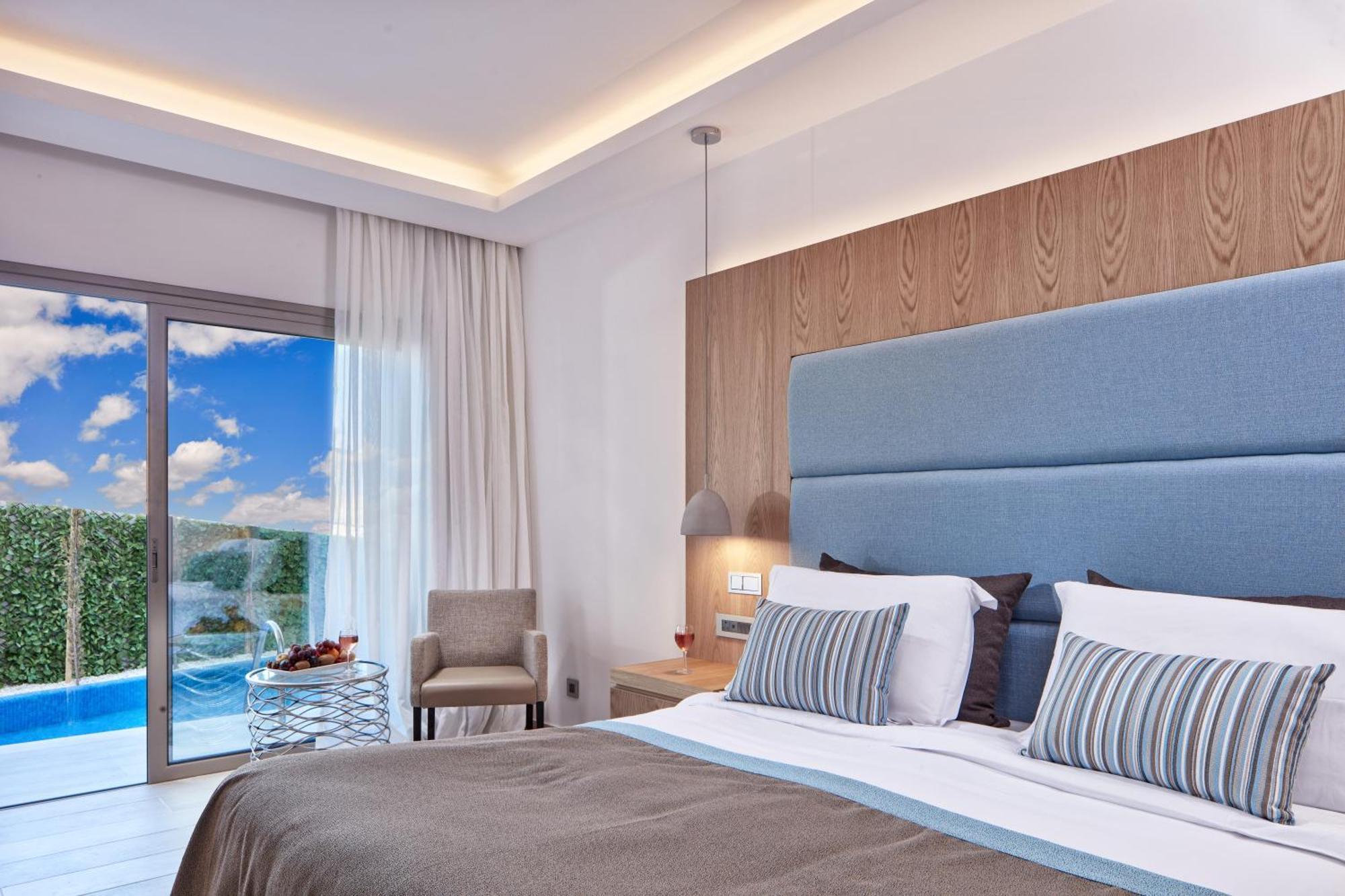 Superior Room Swim Up Inland View