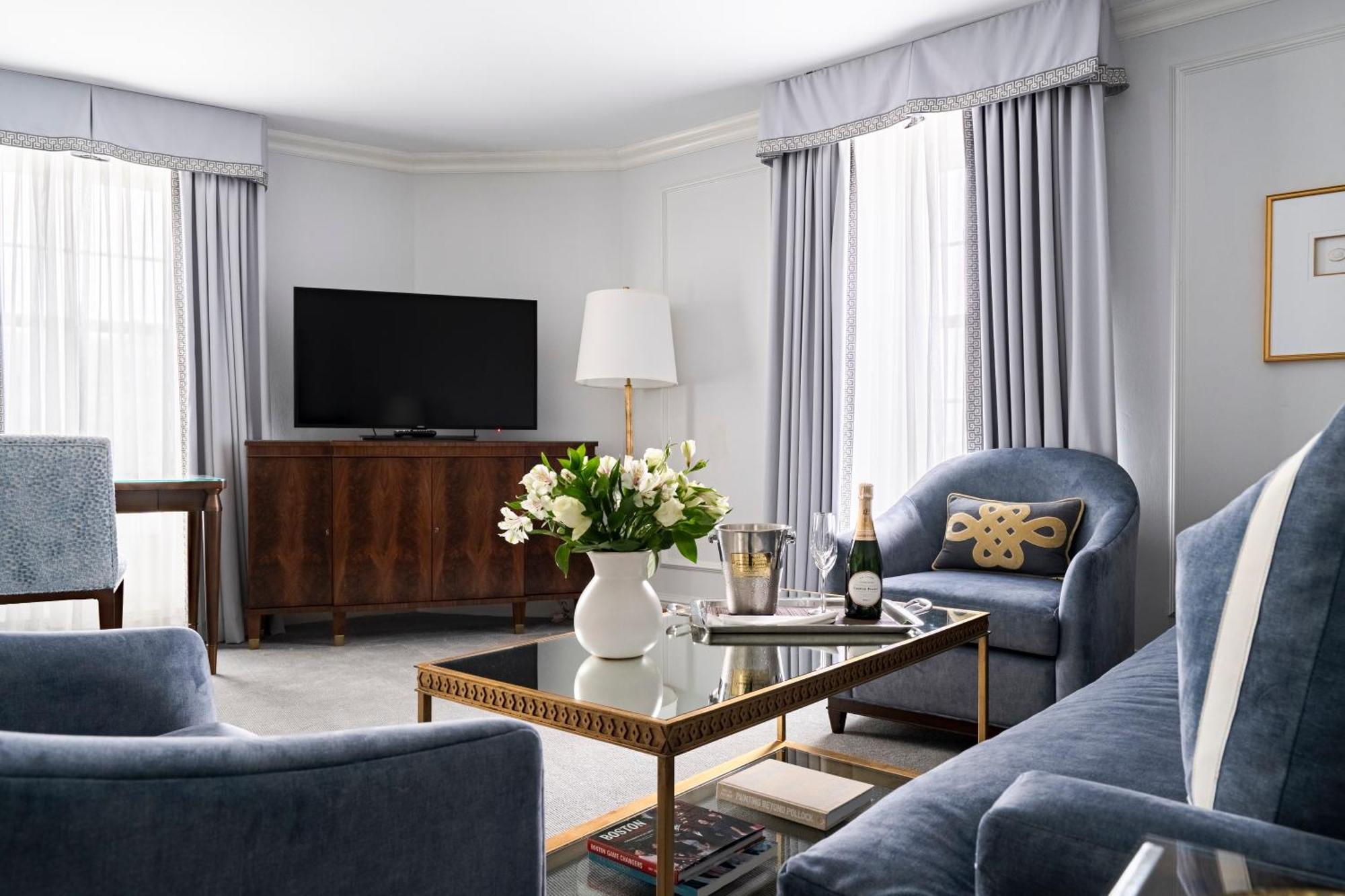 One-Bedroom King or Queen Suite