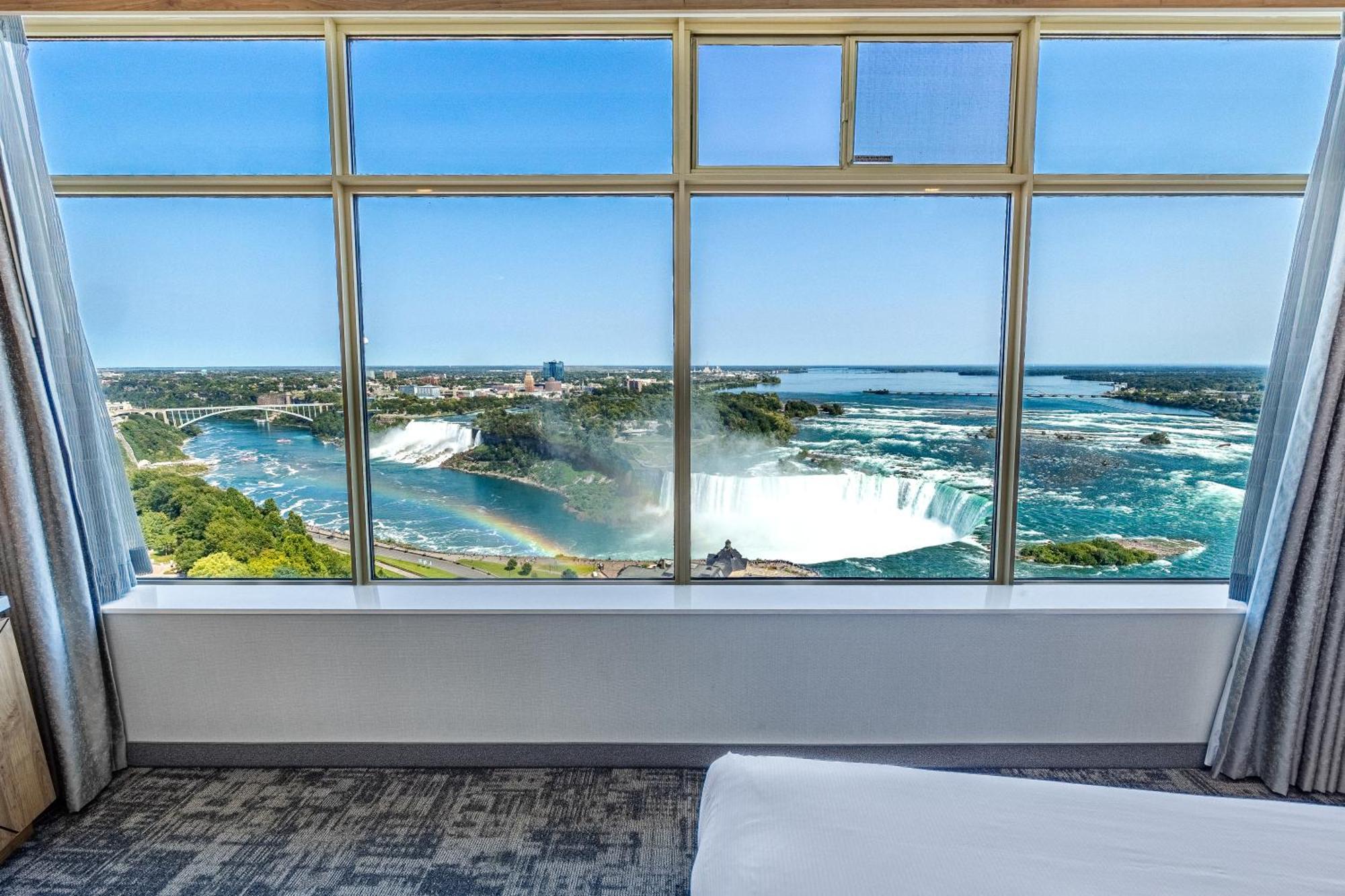 Tower King Premium Fallsview Room