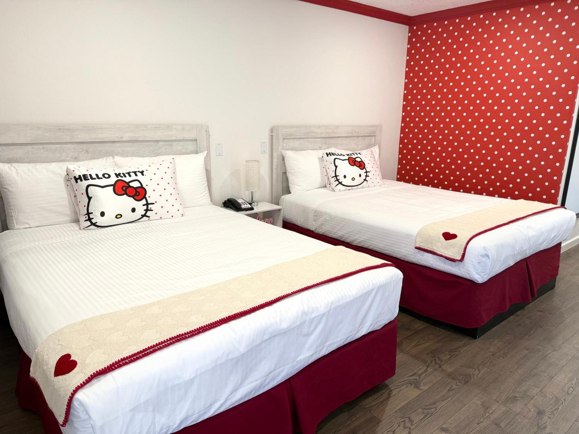Kitty Character Suite 2 Queen Beds