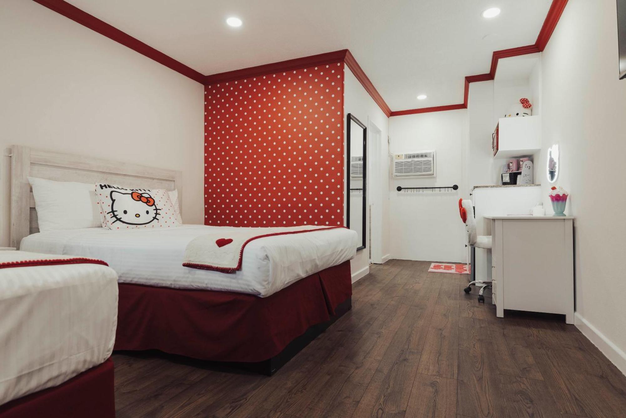 Kitty Character Suite 2 Queen Beds