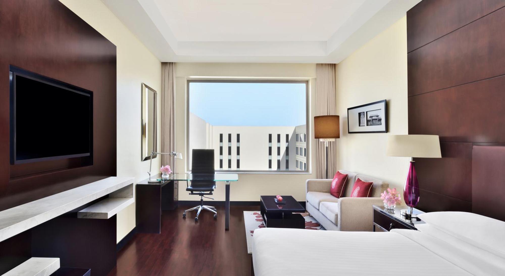 Deluxe King Bath Tub INR 1000 hotel Credit per on spa food soft beverages non-cumulative B1G1 on selected beer brands during 4PM-6PM at Lounge18 Happy hours at Jaipur Baking Company during 7PM-9PM
