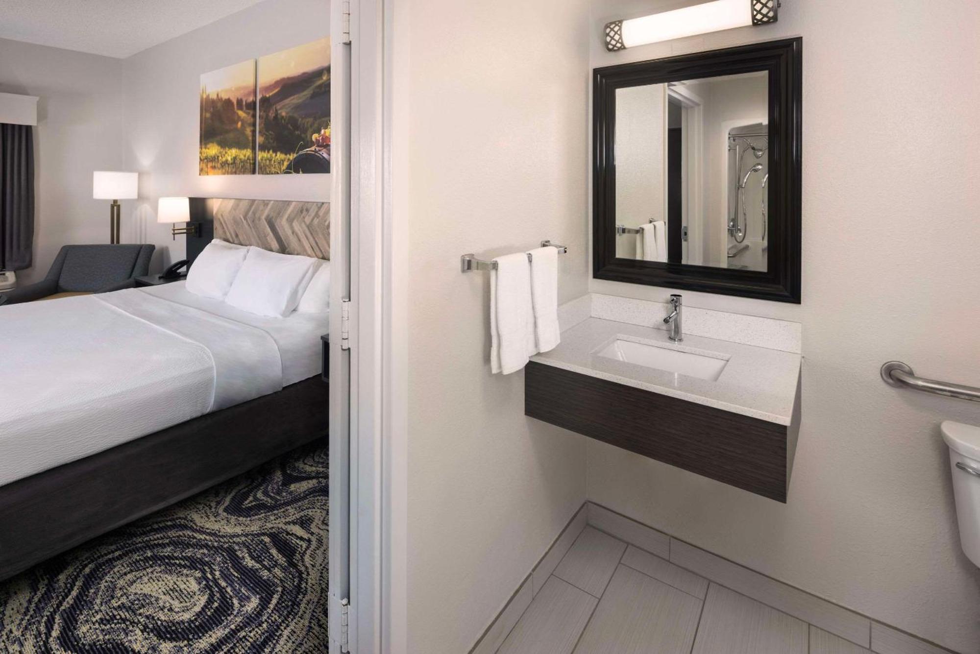 Habitación con cama extragrande adaptada para persona de movilidad reducida - No fumadores
