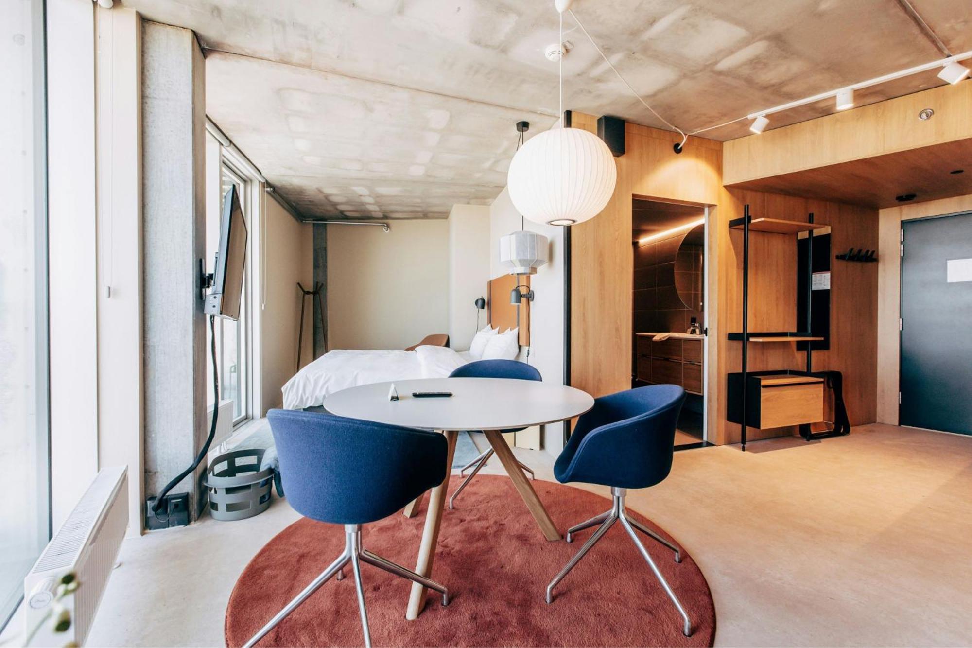 Family Studio King Sofa Bed Sky View,1642399726:JPEG