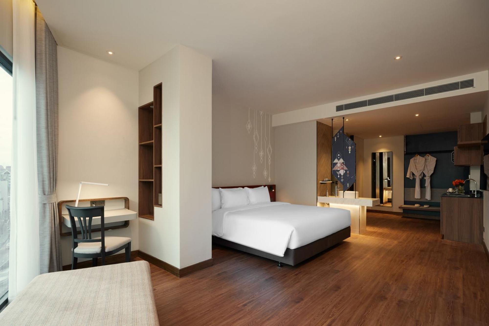 Habitación con cama extragrande.