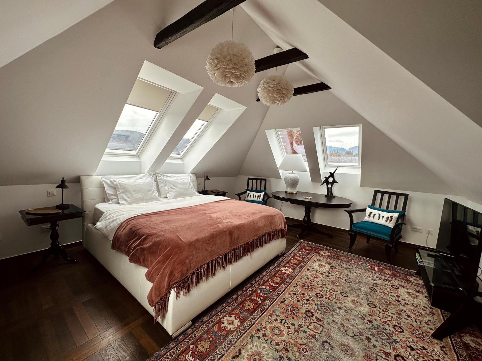 Penthouse Lake View