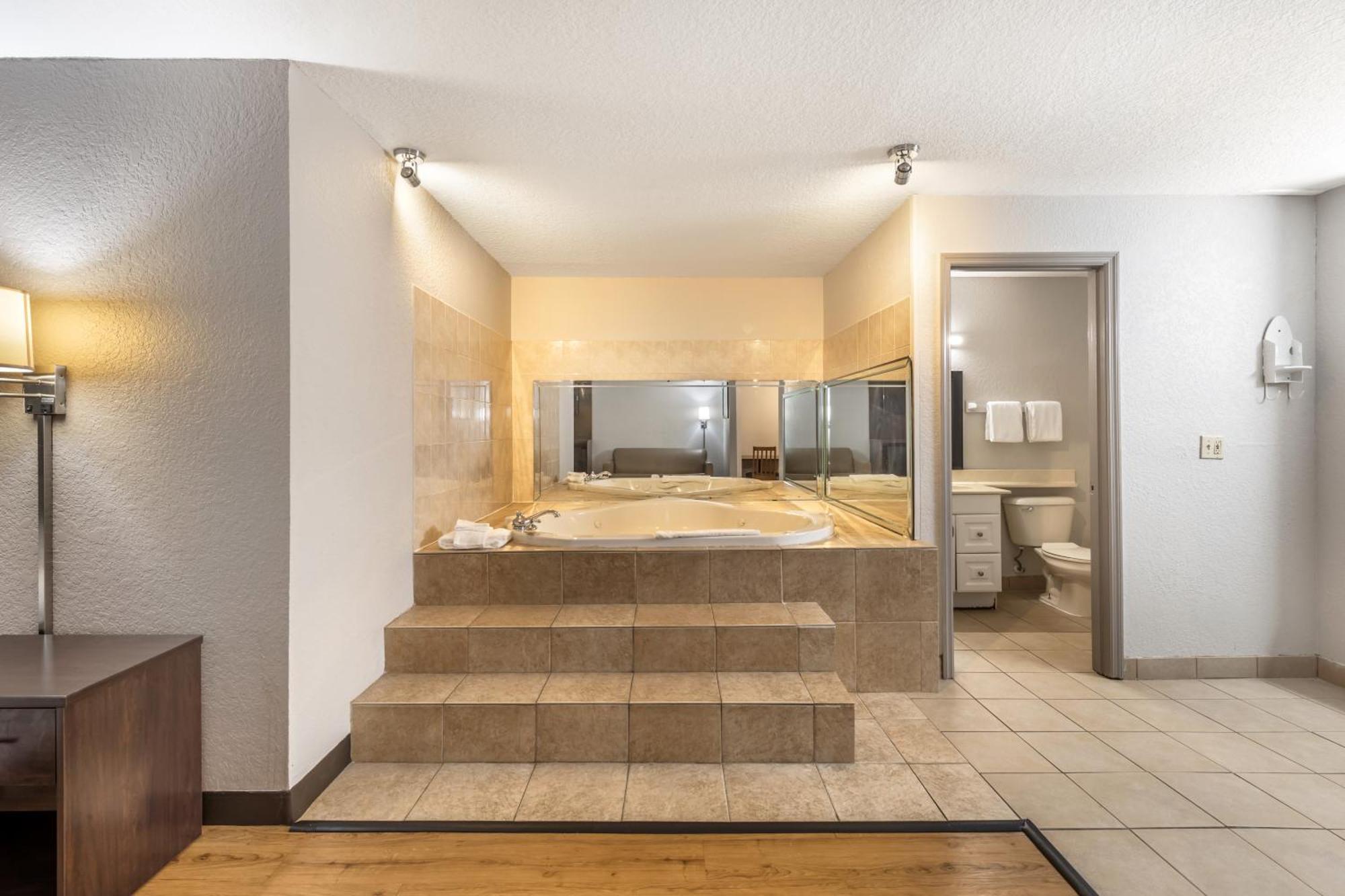 Suite King with Spa Bath Smoking