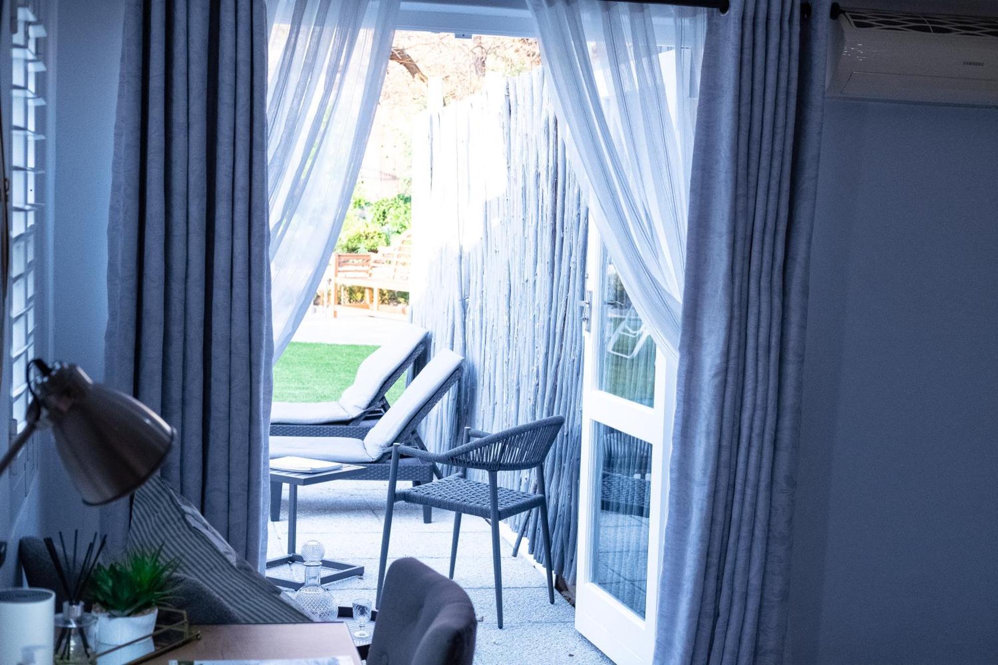 Luxury King Room Pool View