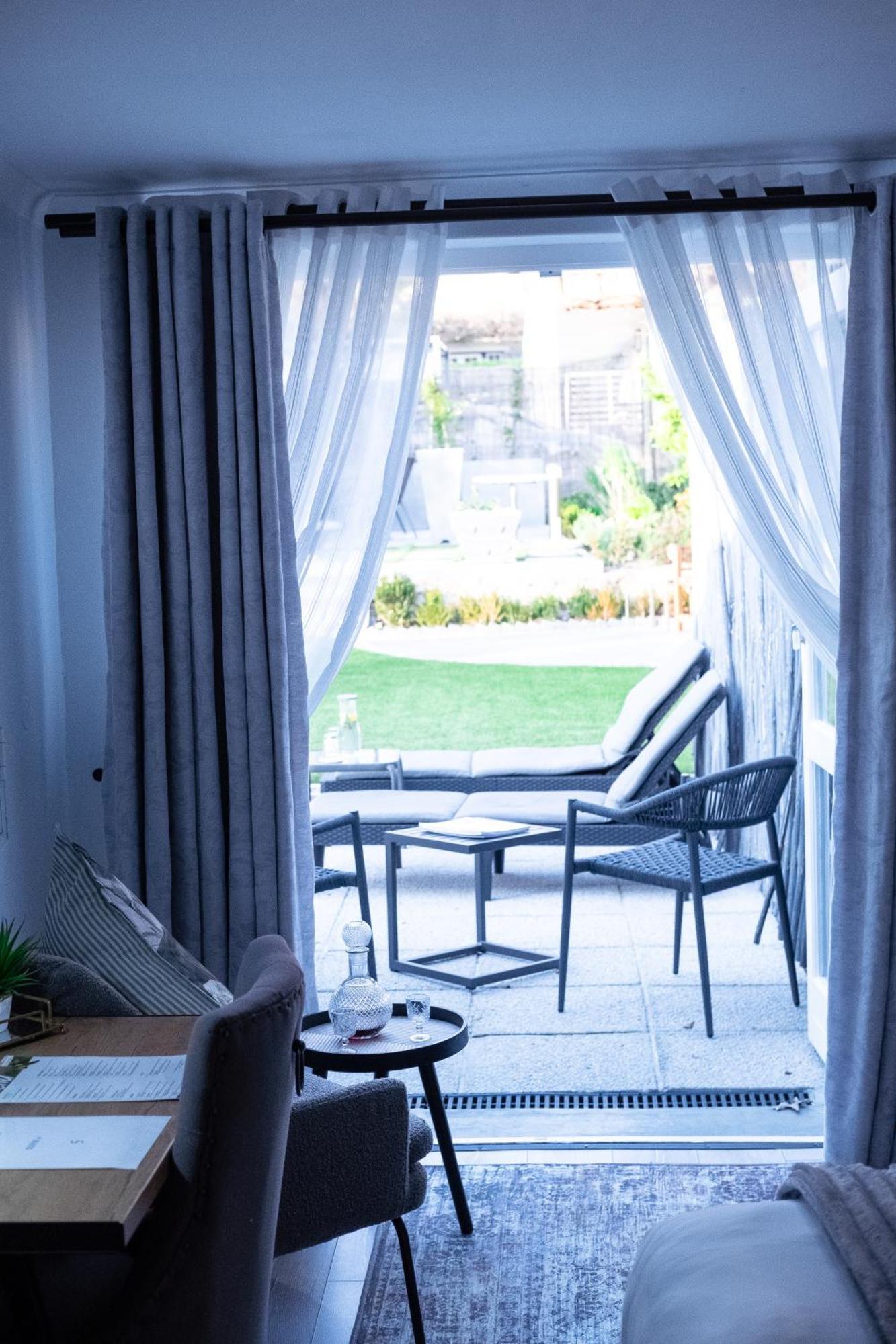 Luxury King Room Pool View
