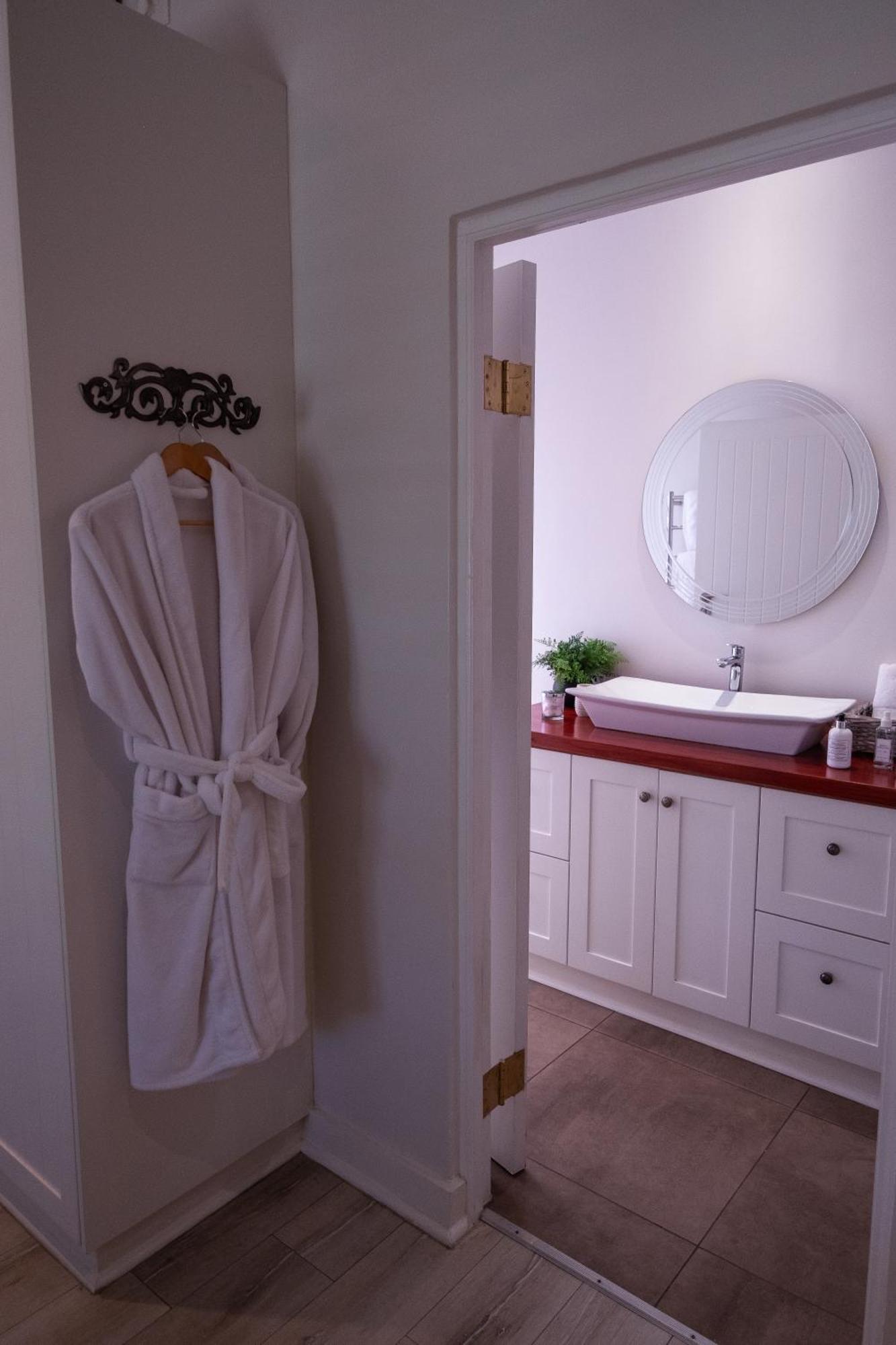 Luxury Queen Room 1