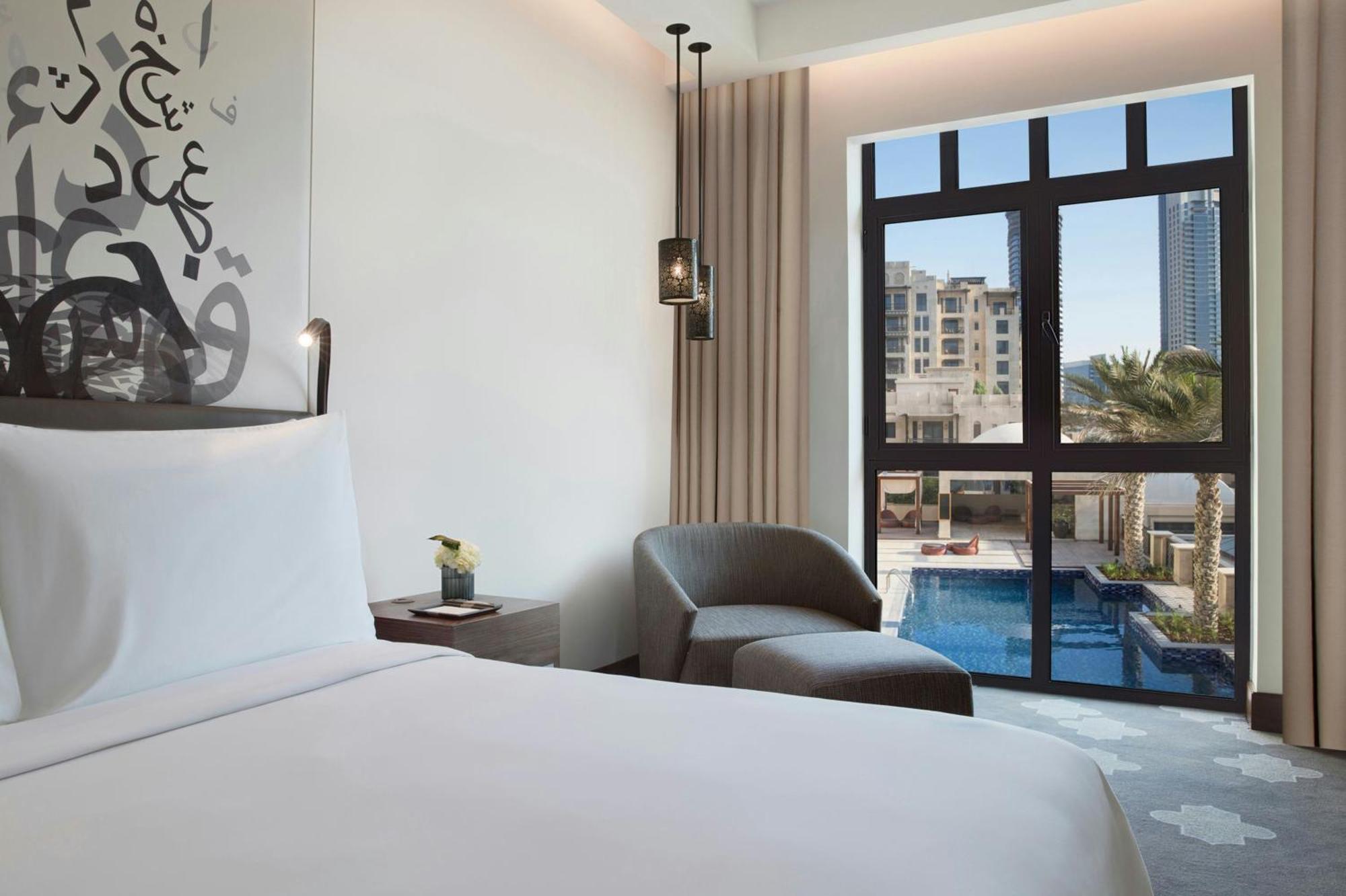 Deluxe King Room Pool View