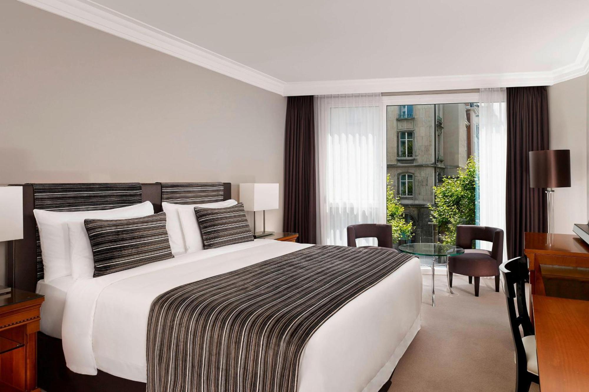 Superior King or Twin Room City View