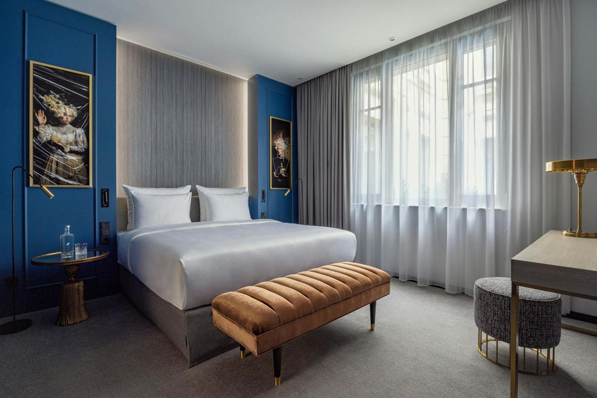 Luc King Room