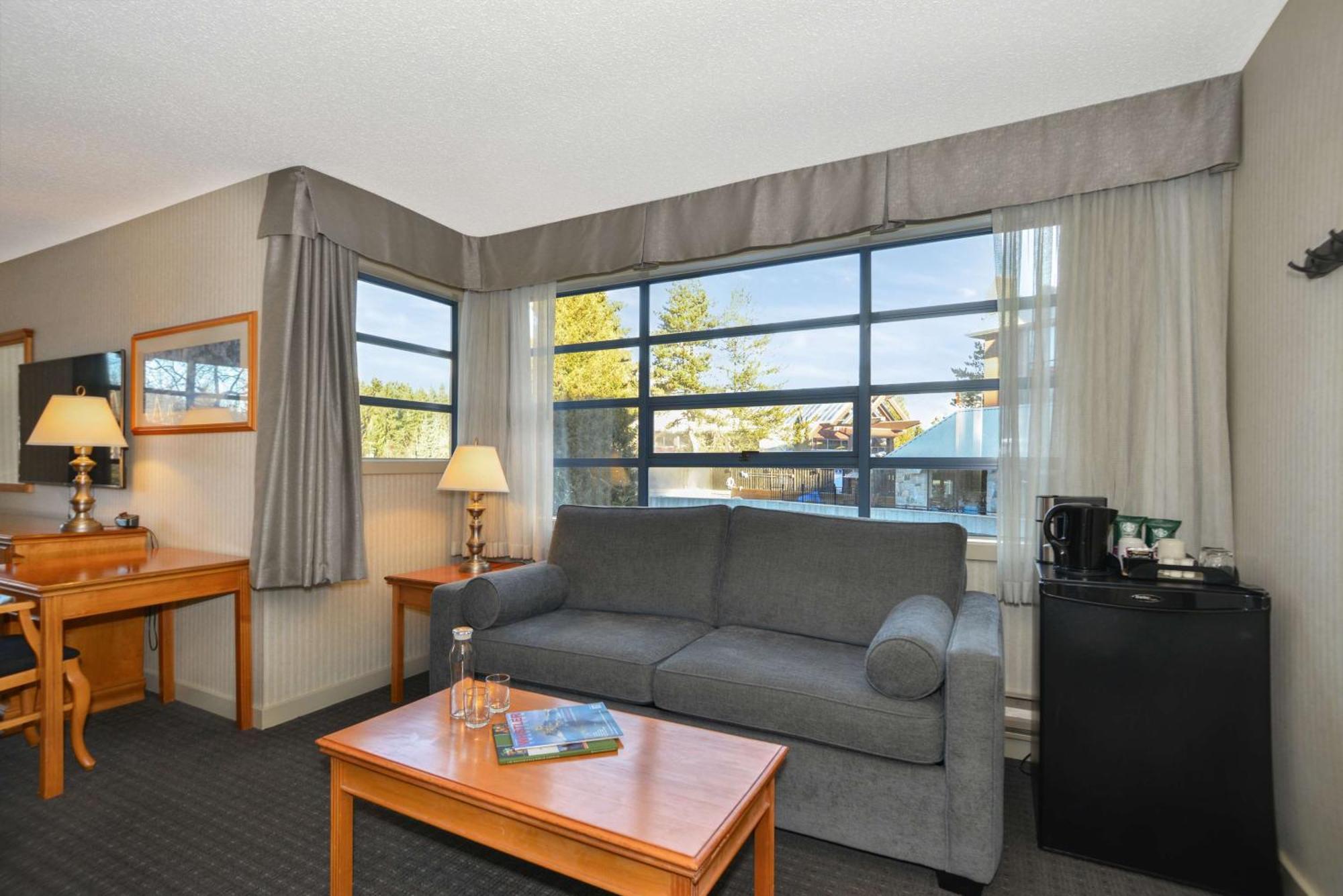 Coast Premium Junior King Suite