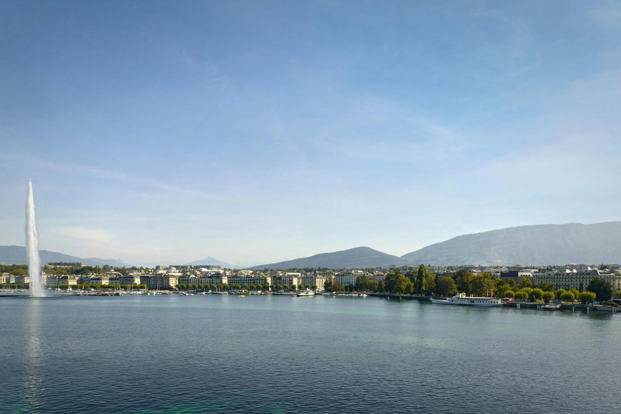 Lake Front Suite, 1 Bedroom Suite, 1 King, Sofa bed, Balcony