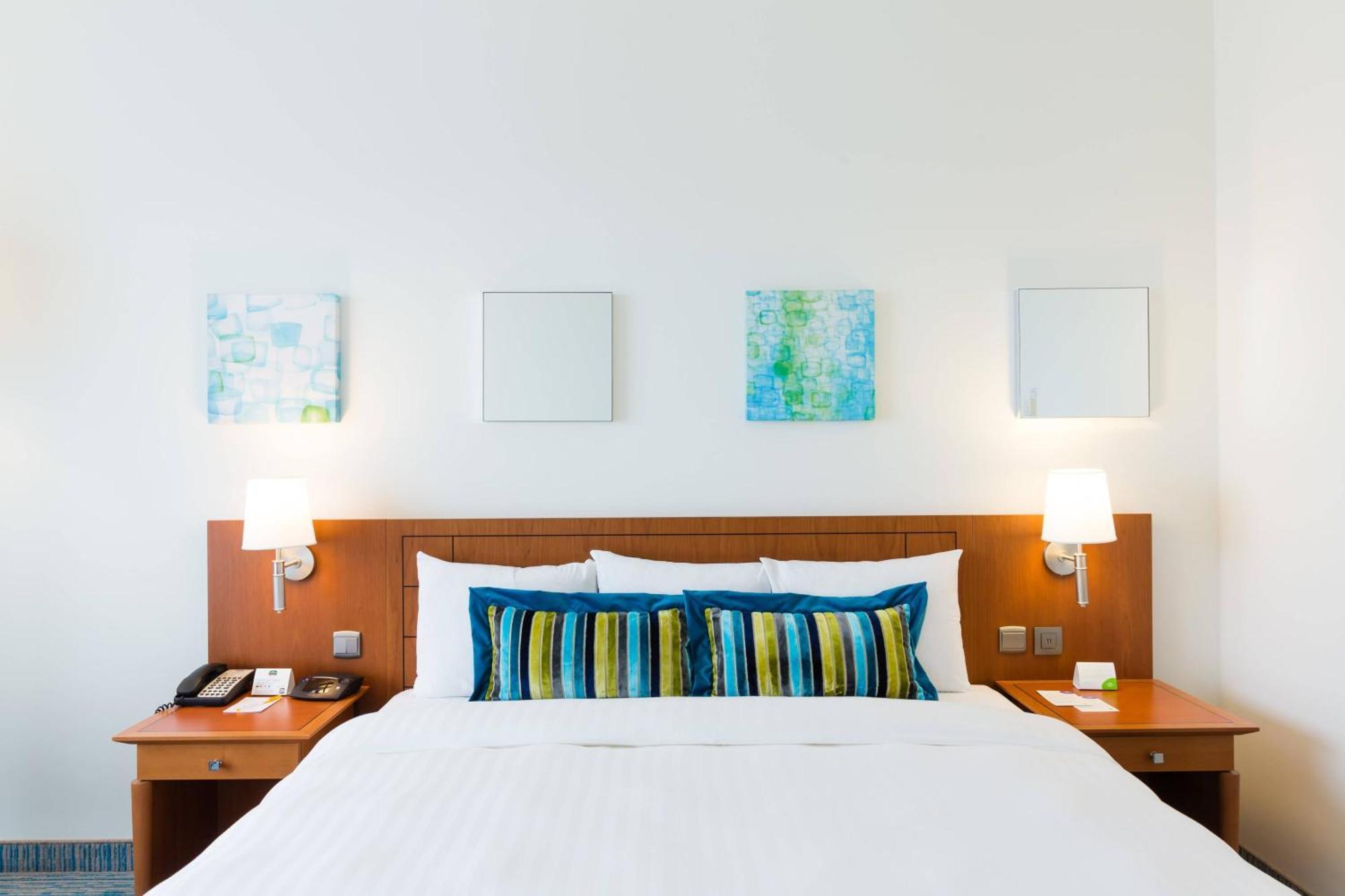 Junior Suite 1 King Garden view Premium