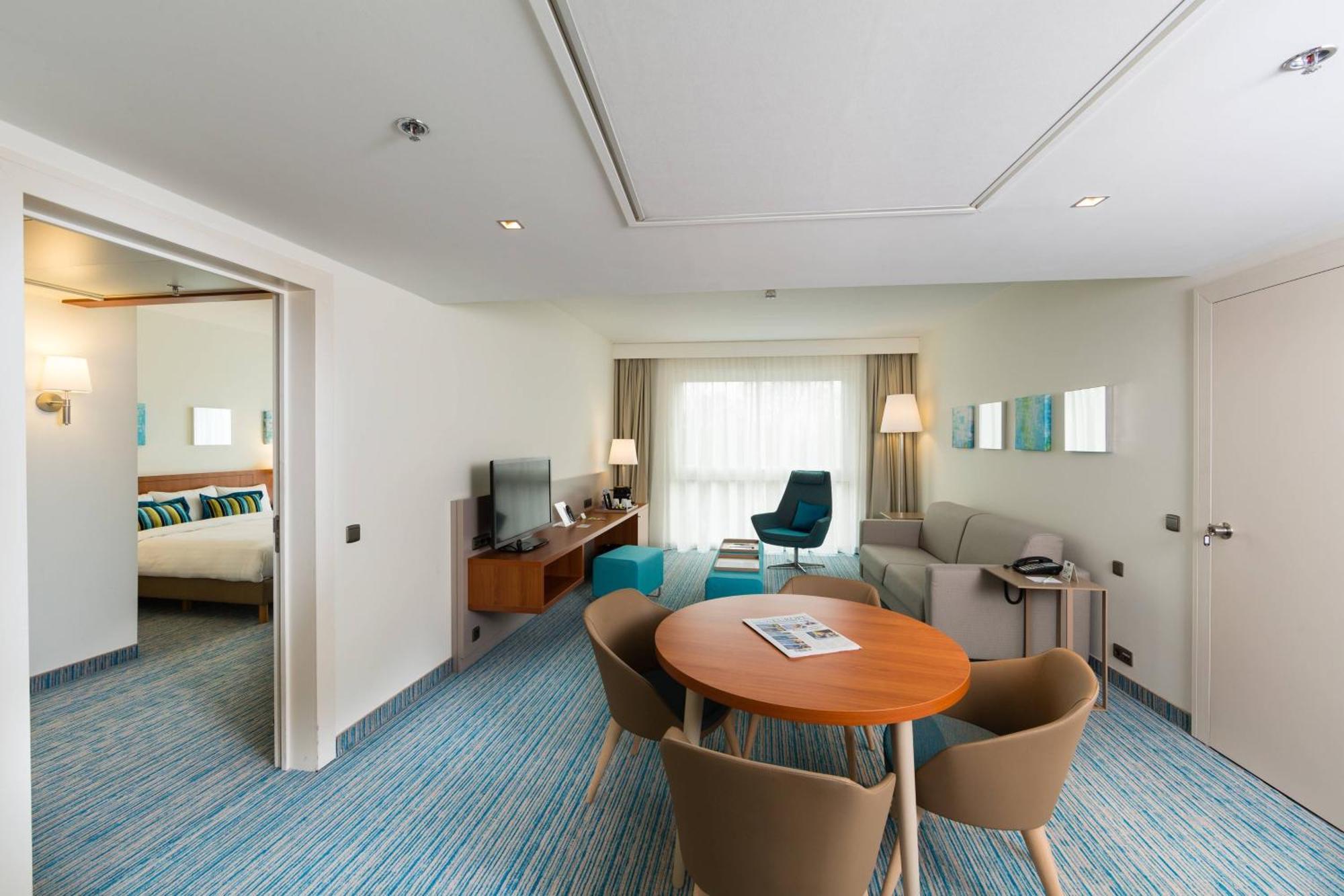 Junior Suite 1 King Garden view Premium