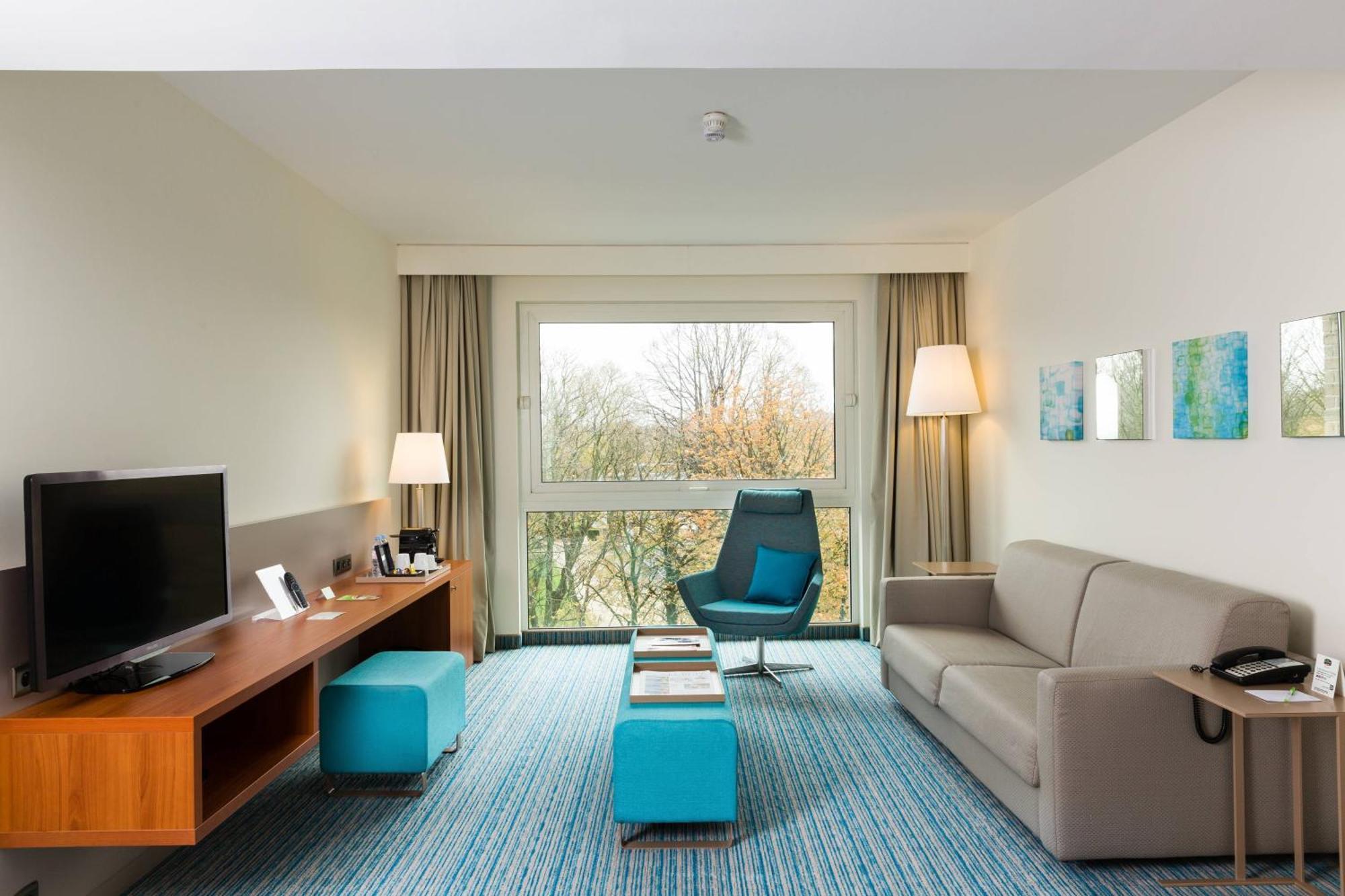 Junior Suite 1 King Garden view Premium