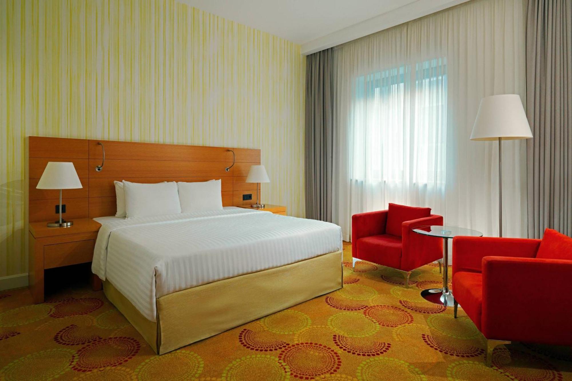 Deluxe Grand Room Larger Guest room 1 King