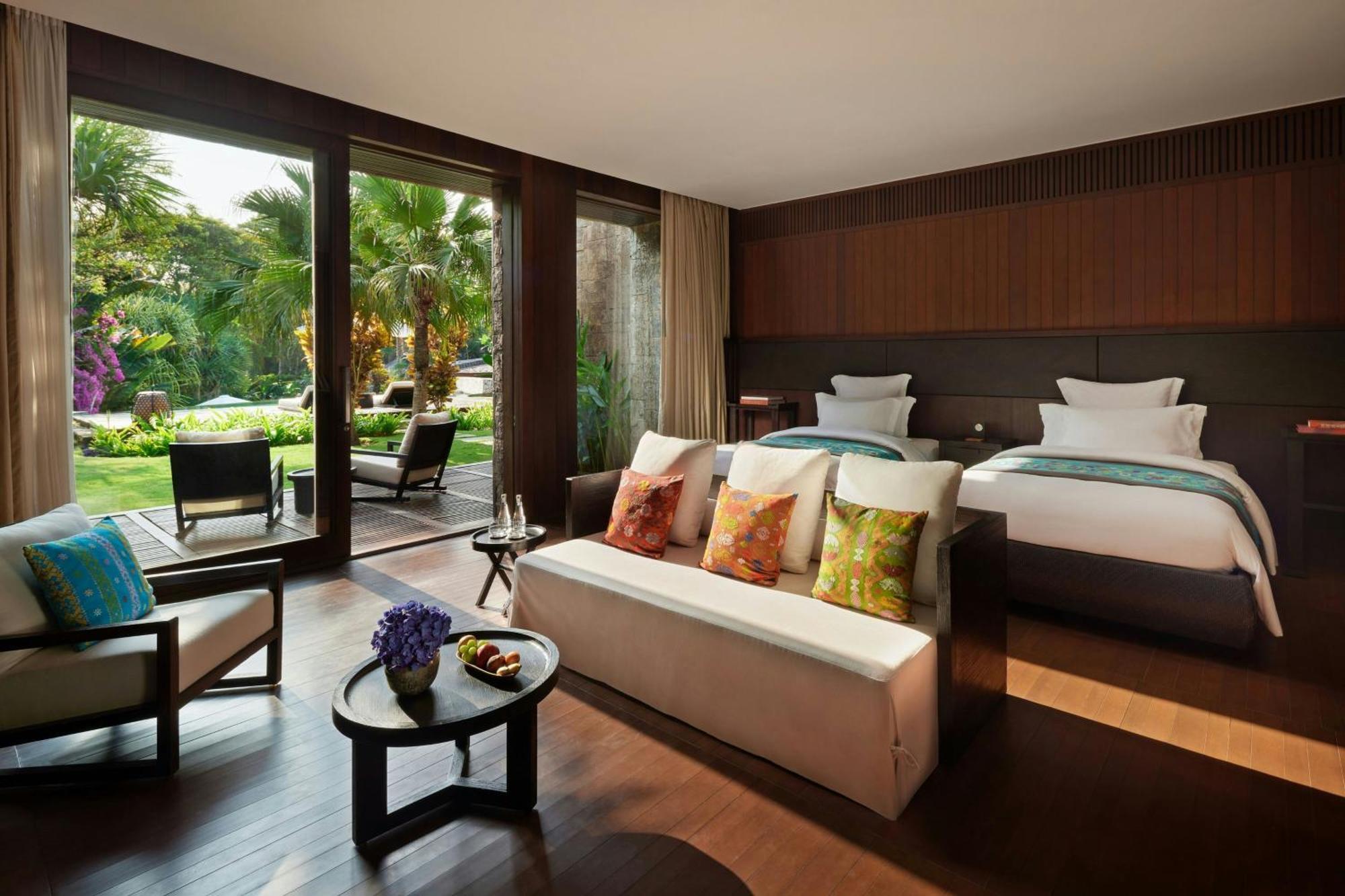 Mansão com 3 Quartos e Piscinas Privadas