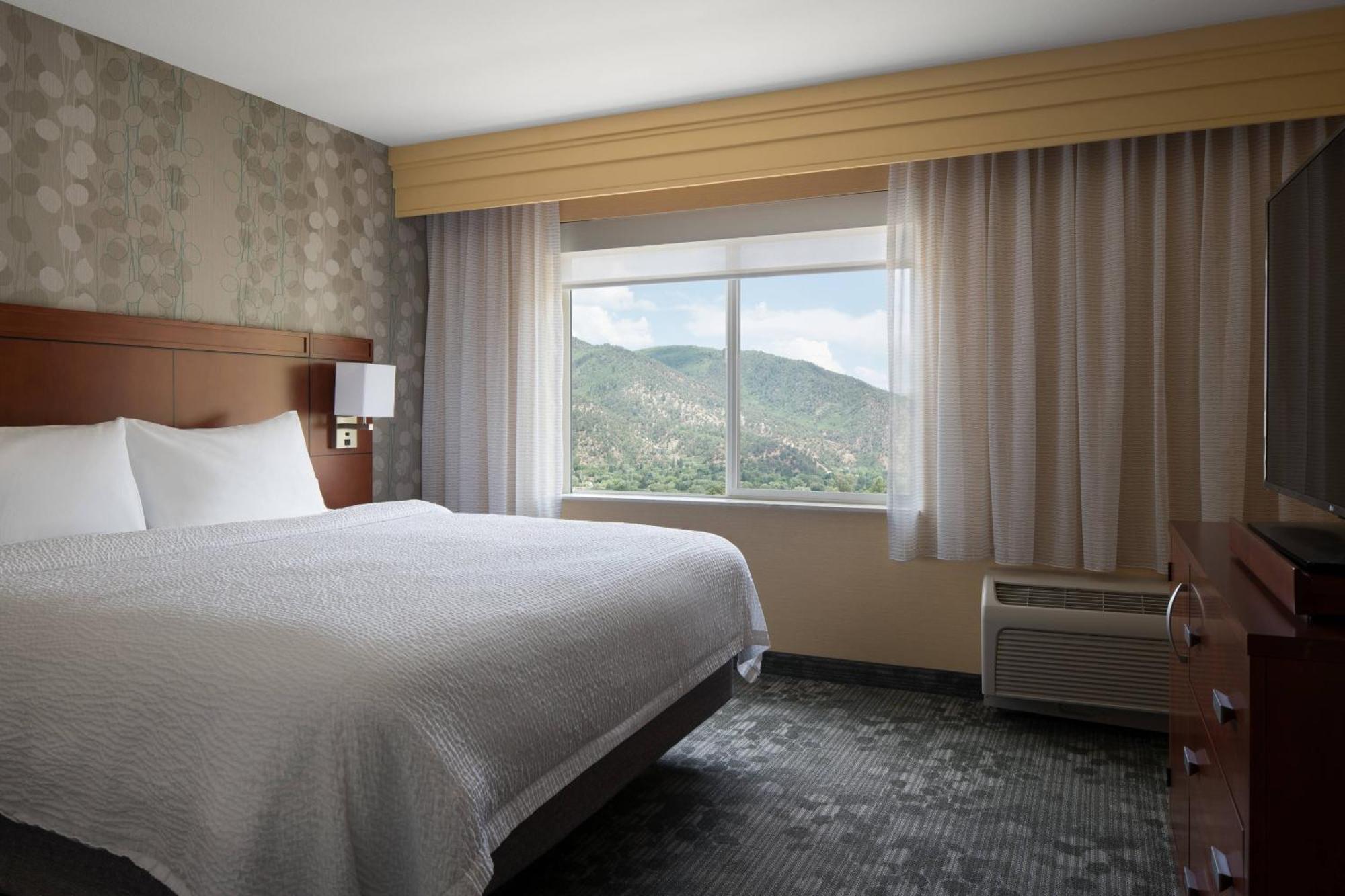 One-Bedroom King Suite Mountain View