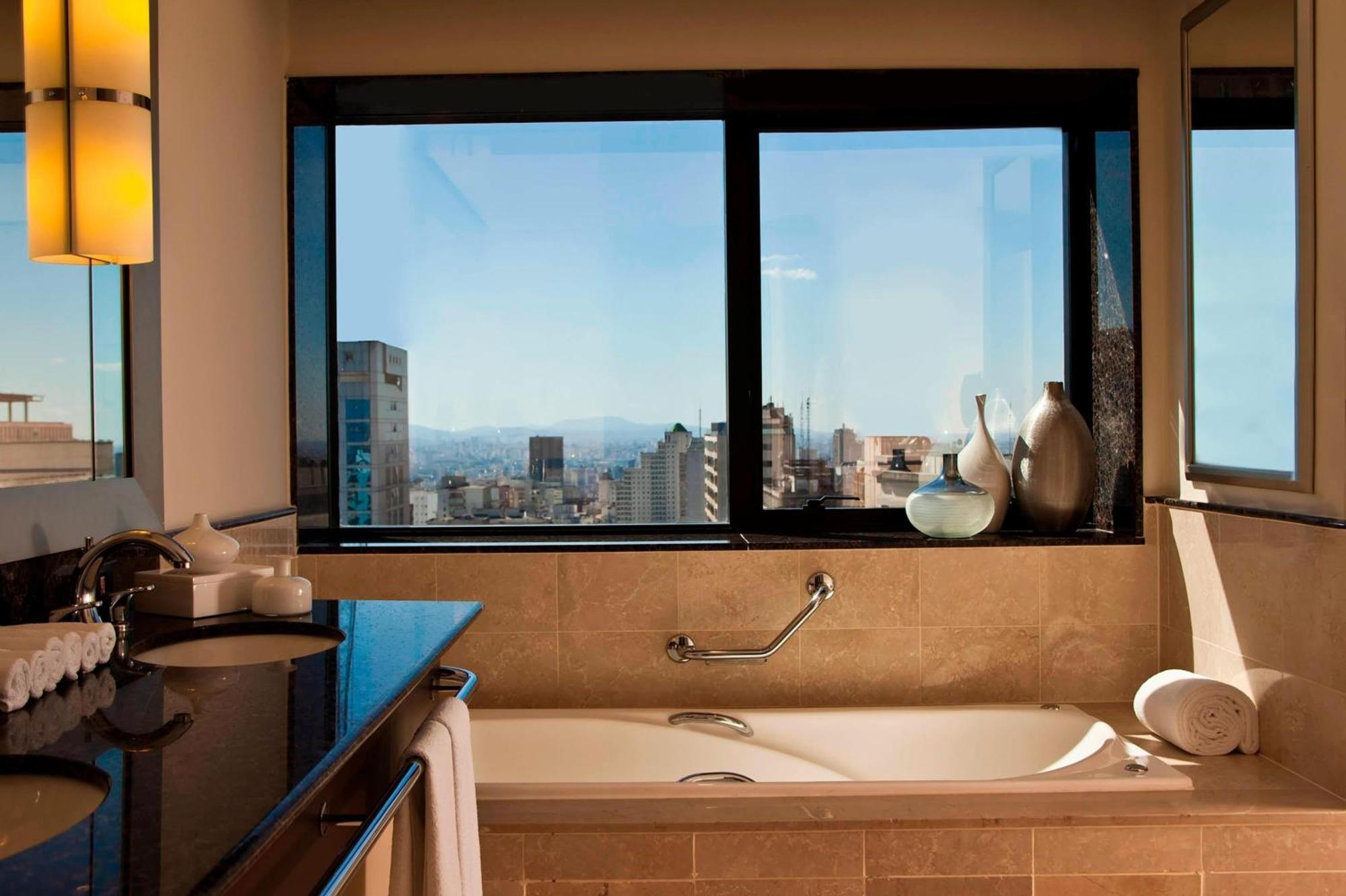 Club Level Madison Suite King Bed City View