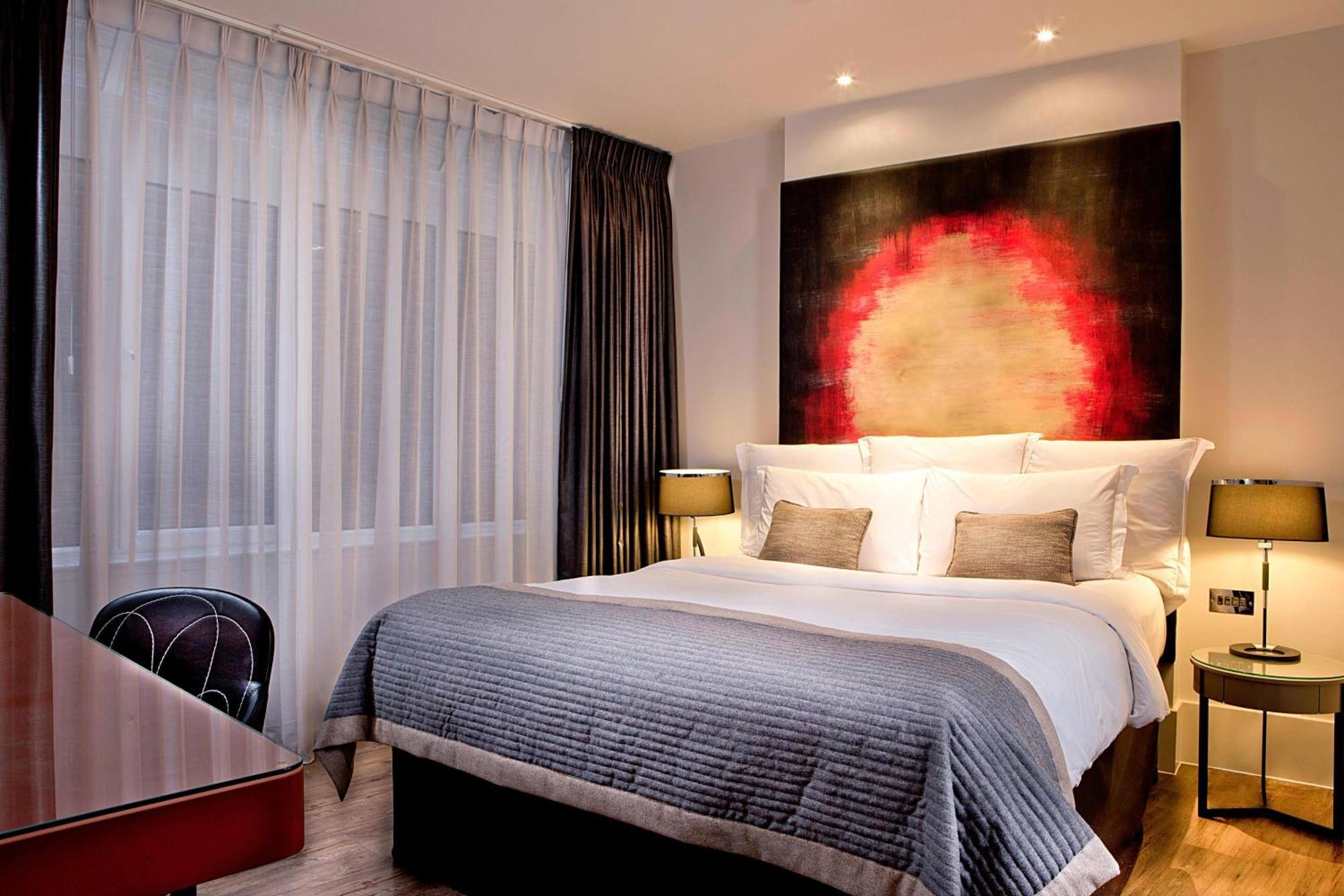 Deluxe Larger Guest room 1 Queen
