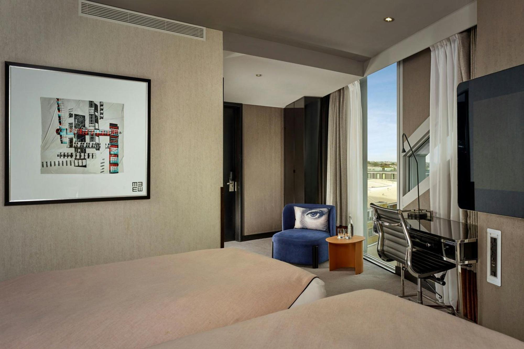 Sky High Twin Room Skyline View