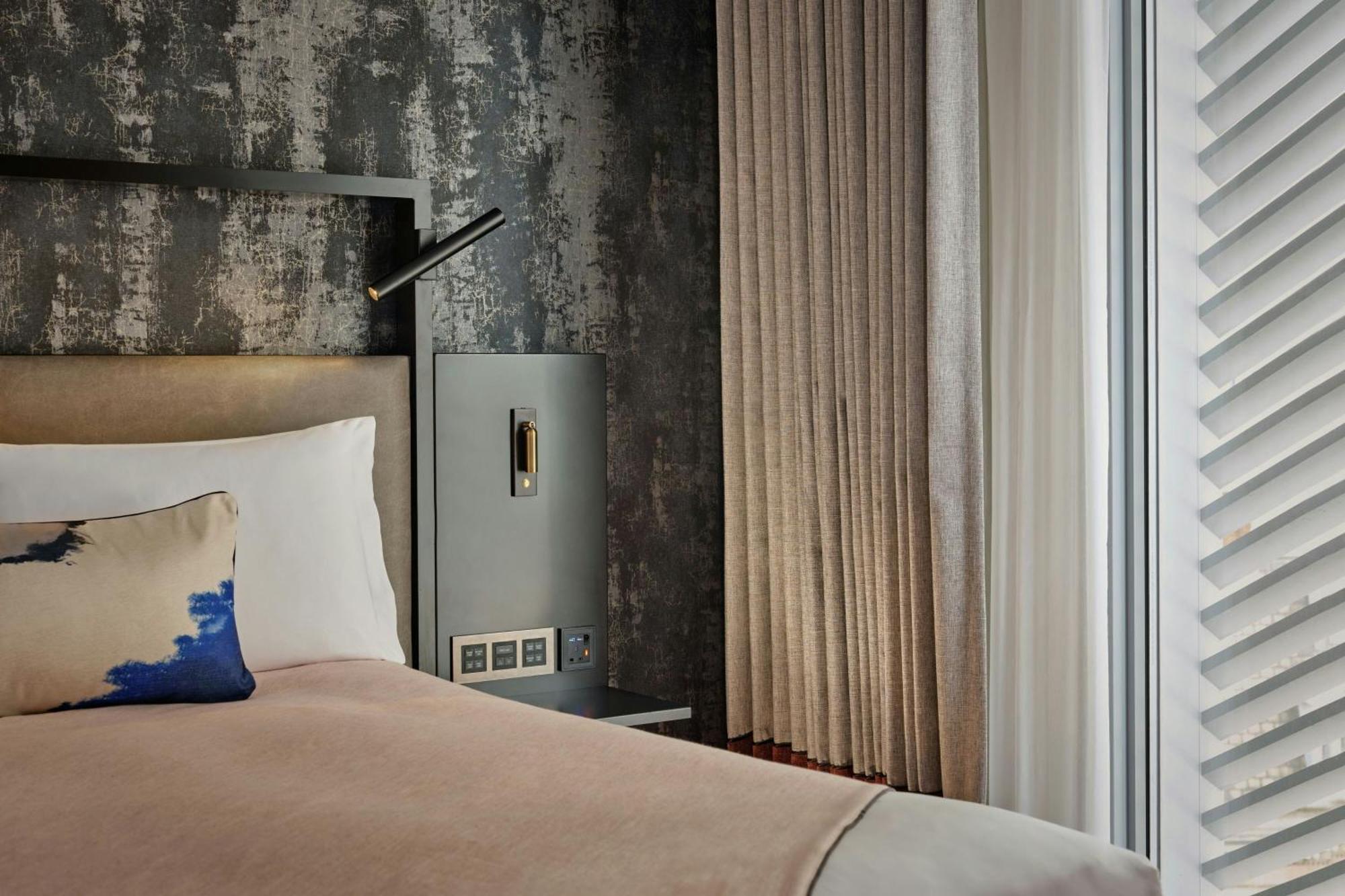 Anything But Standard Guest room Queen City view