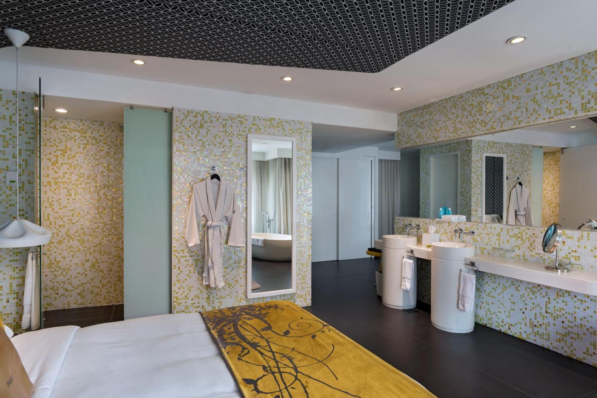 One-Bedroom Supreme Junior King Suite Loft