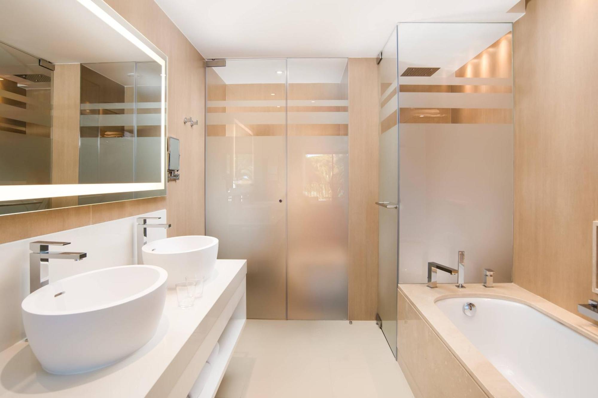 Junior Ocean Suite with Garden Access,1643186449:JPEG