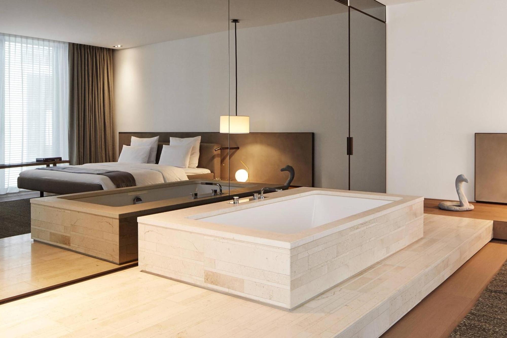 Superior Suite, 1 Bedroom Suite, 1 King, Corner room