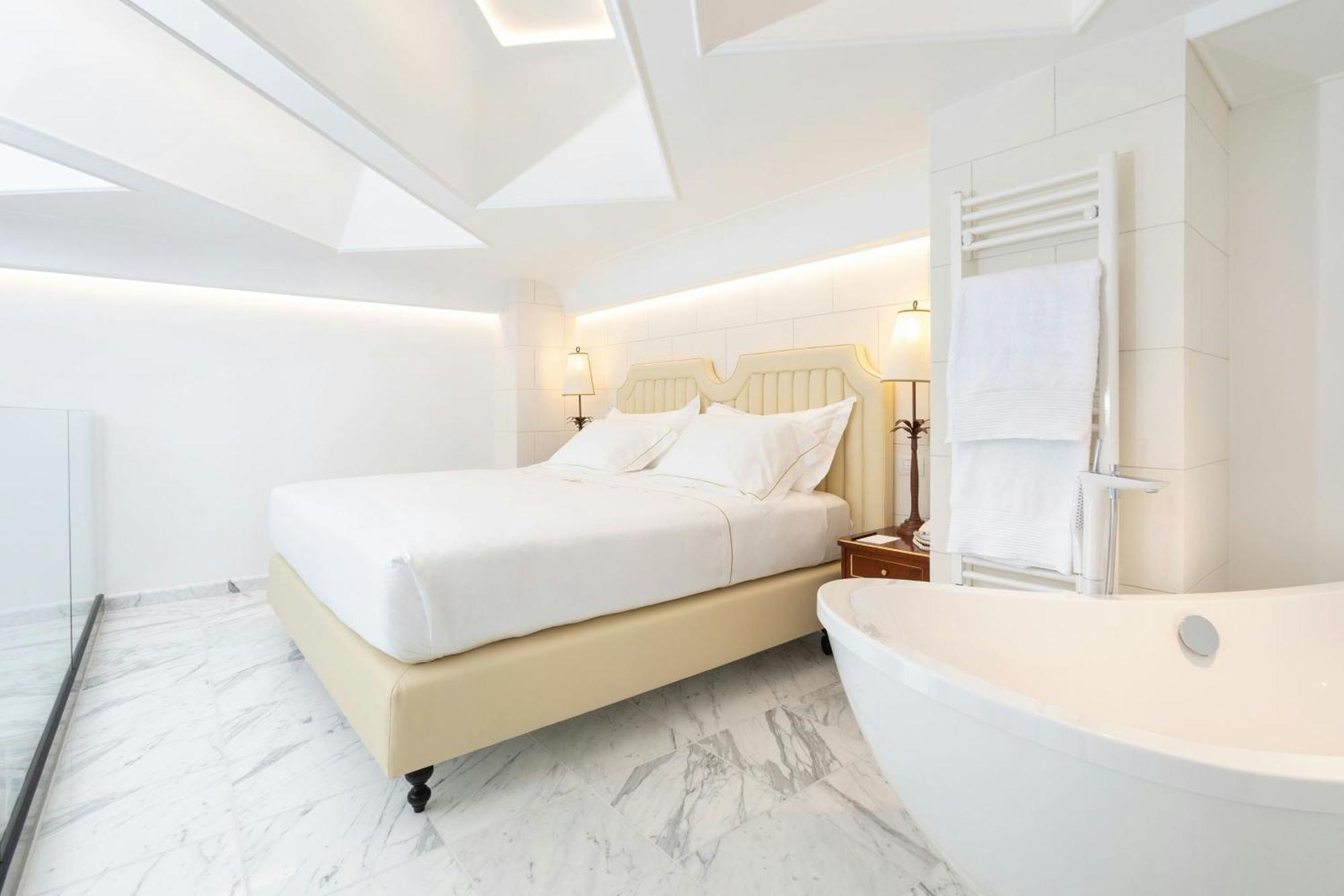 One-Bedroom Bi-Level Suite Sea View