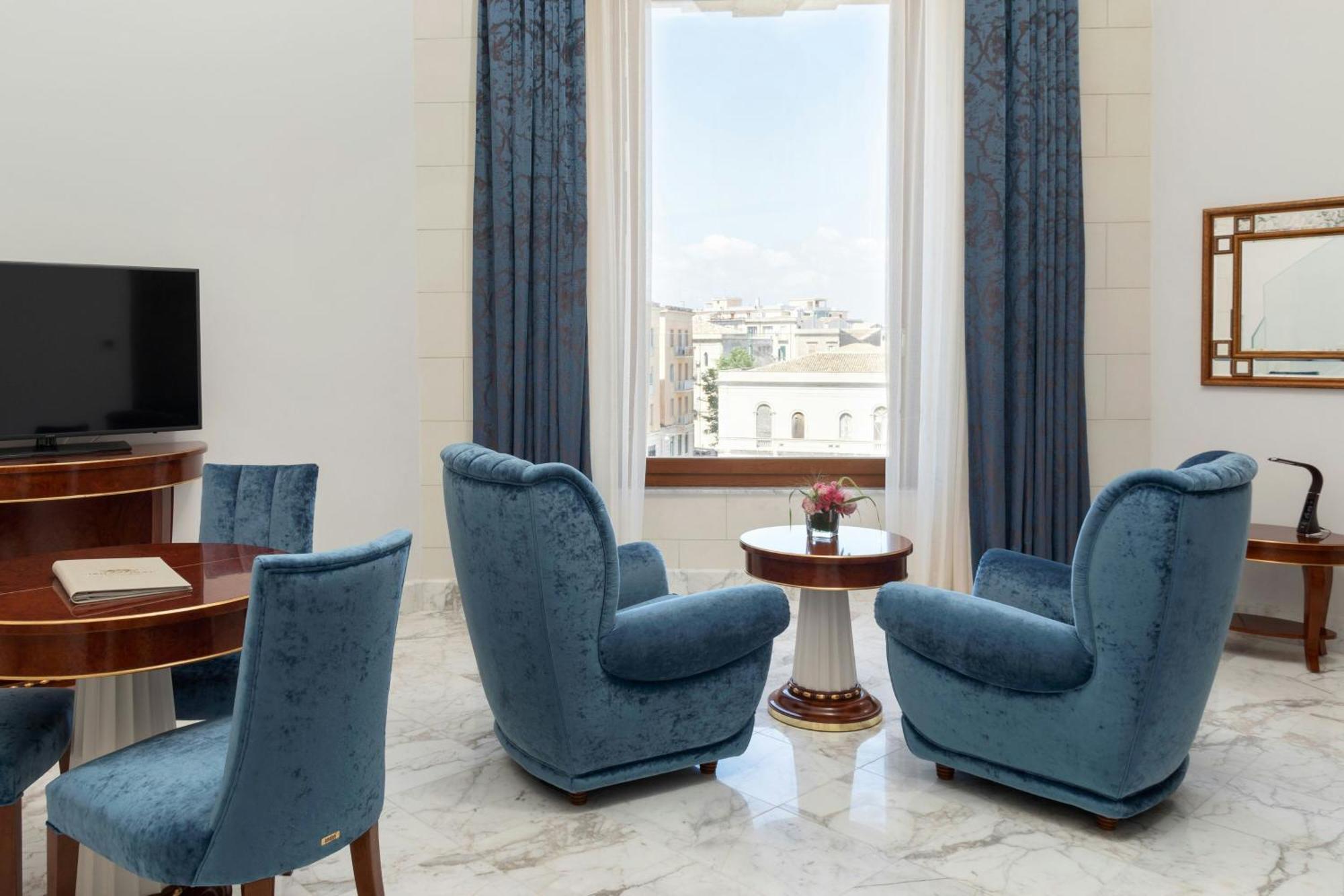 One-Bedroom Bi-Level Suite Sea View