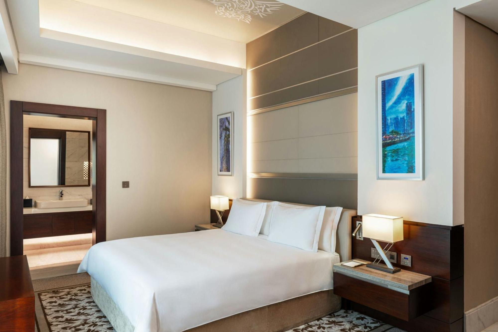 Superior King Room City View Complimentary Shuttle to Dubai Mall Bay Metro Station & Kite Beach