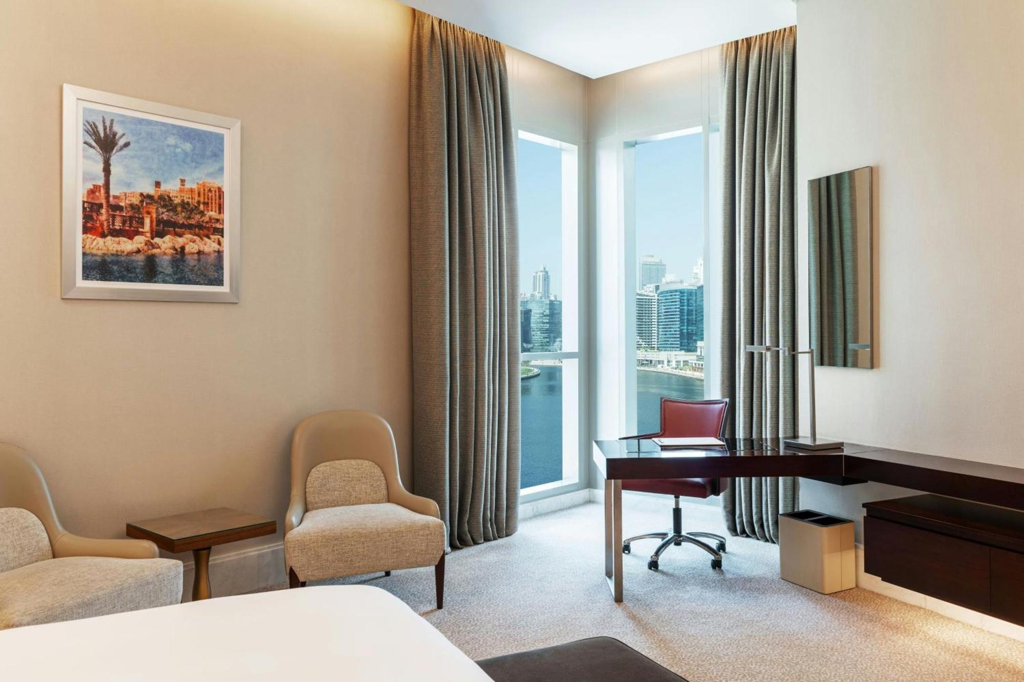 Deluxe King Room Bay View Complimentary Shuttle to Dubai Mall Bay Metro Station & Kite Beach