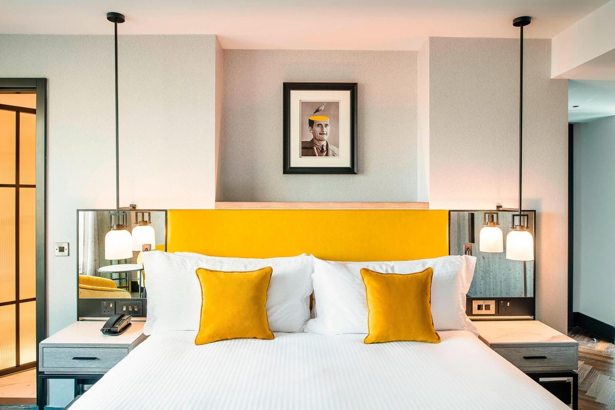 Executive guest room king bed