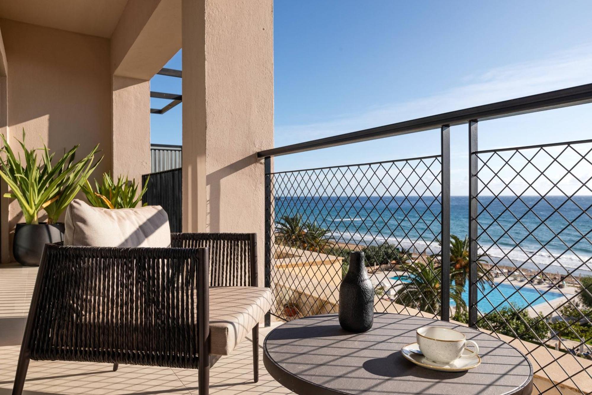 Sapphire Retreat Guest room 1 King Sea view Balcony