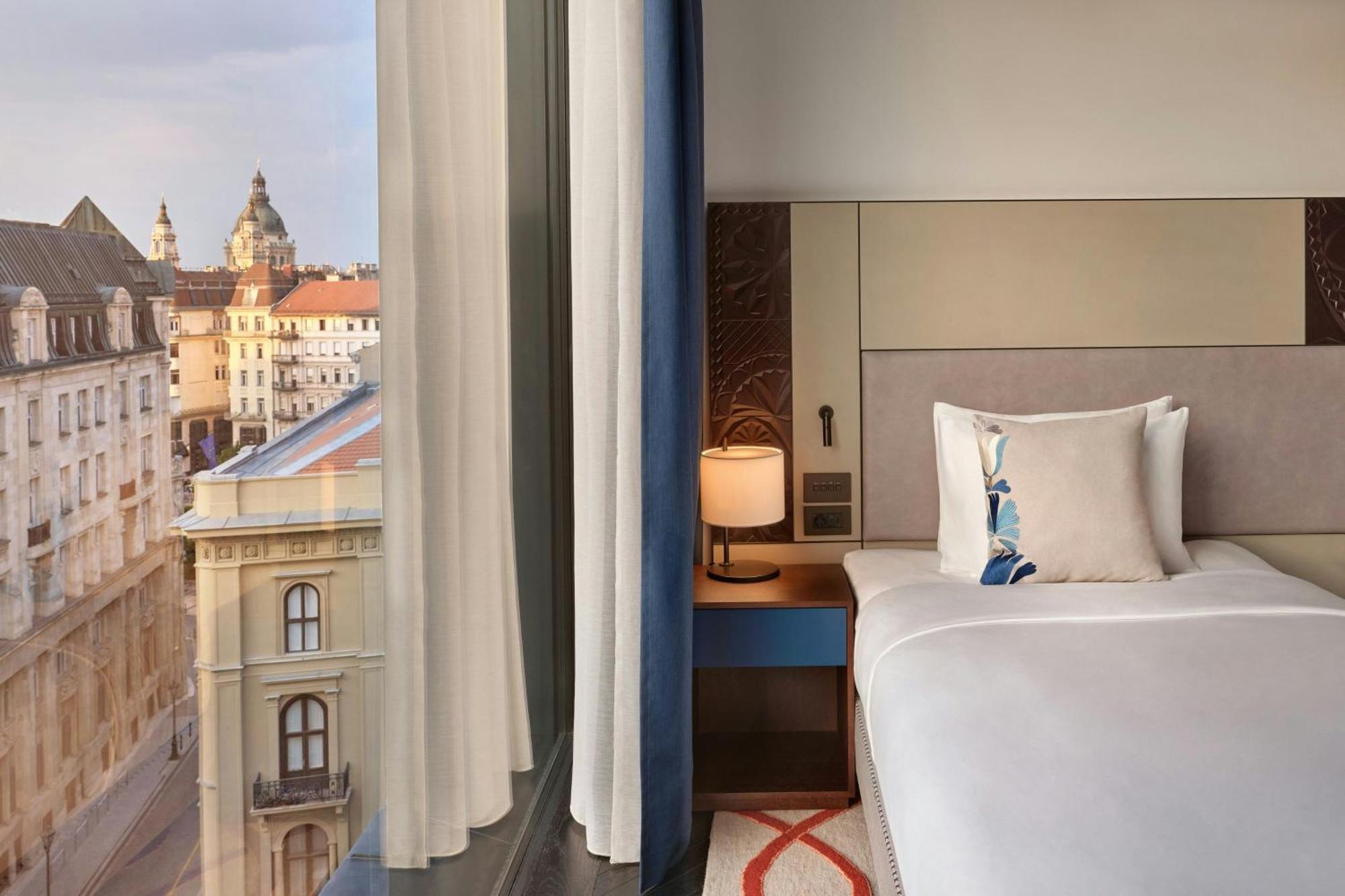 Contemporary Twin Room Two Twin Beds Street View