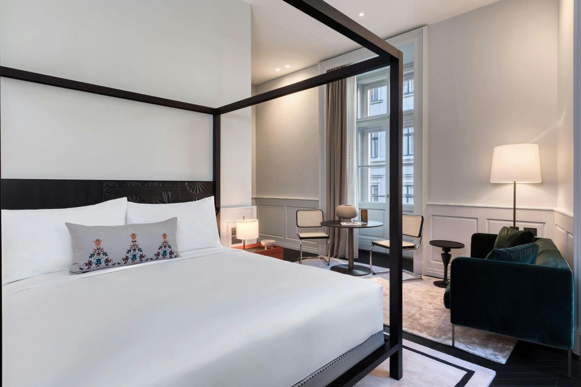 Heritage Superior King Room Street View
