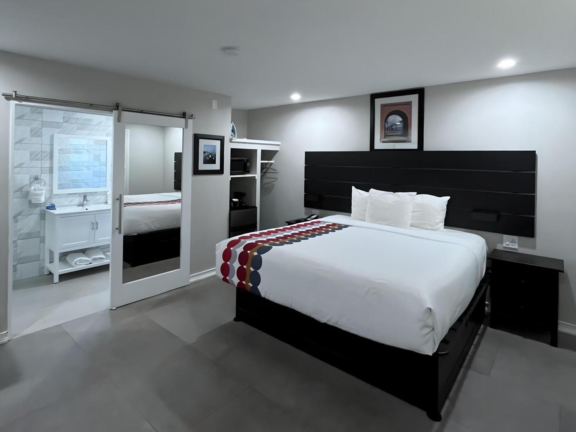 Standard Room King Bed