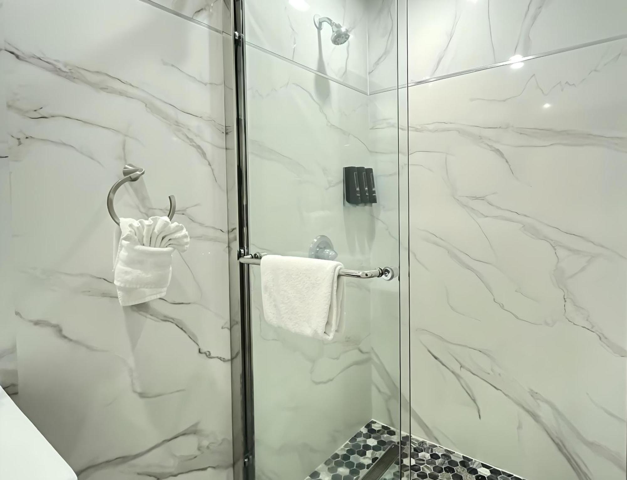 King Room Pet-Friendly,1643761853:JPEG