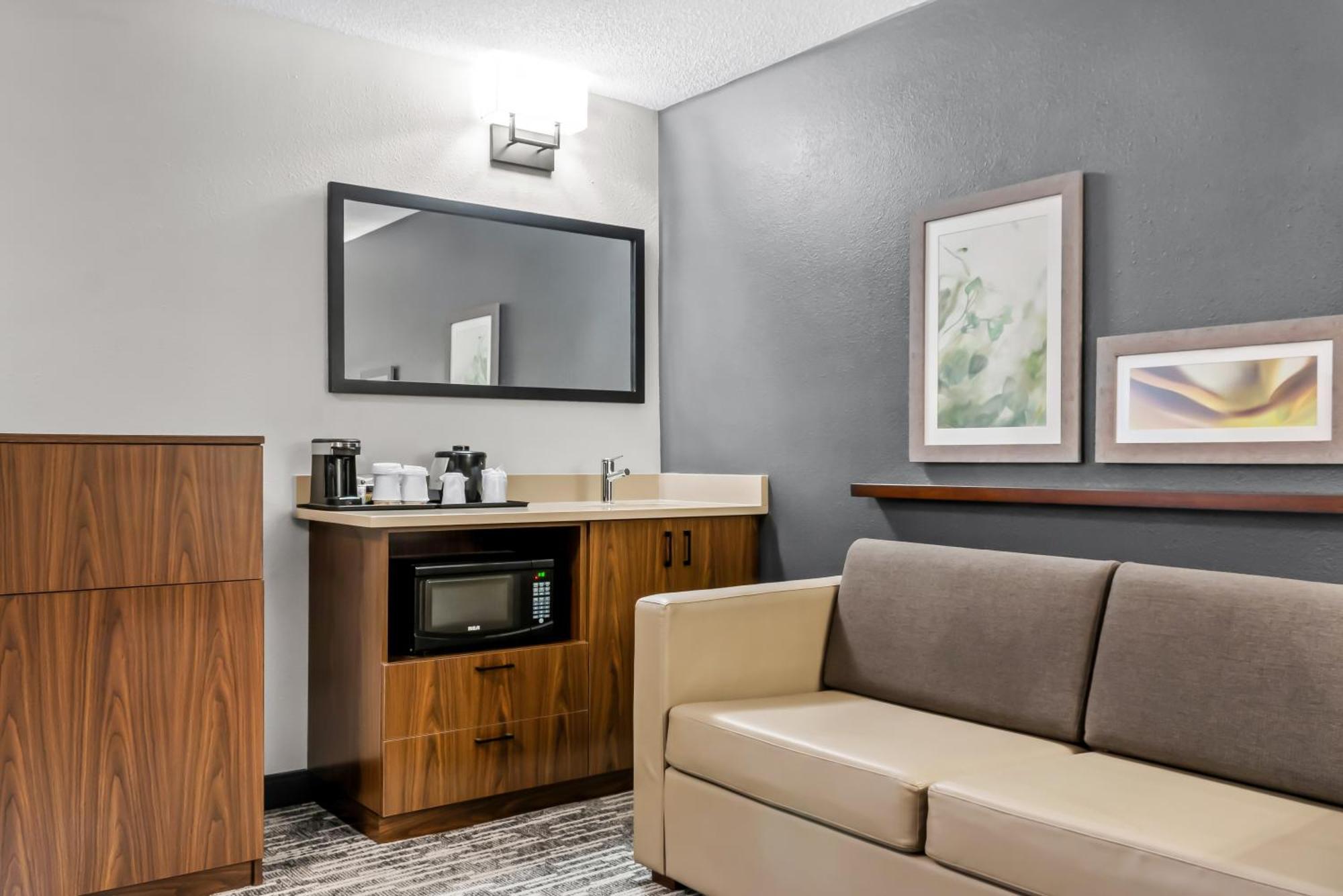 Efficiency King Suite Non-Smoking