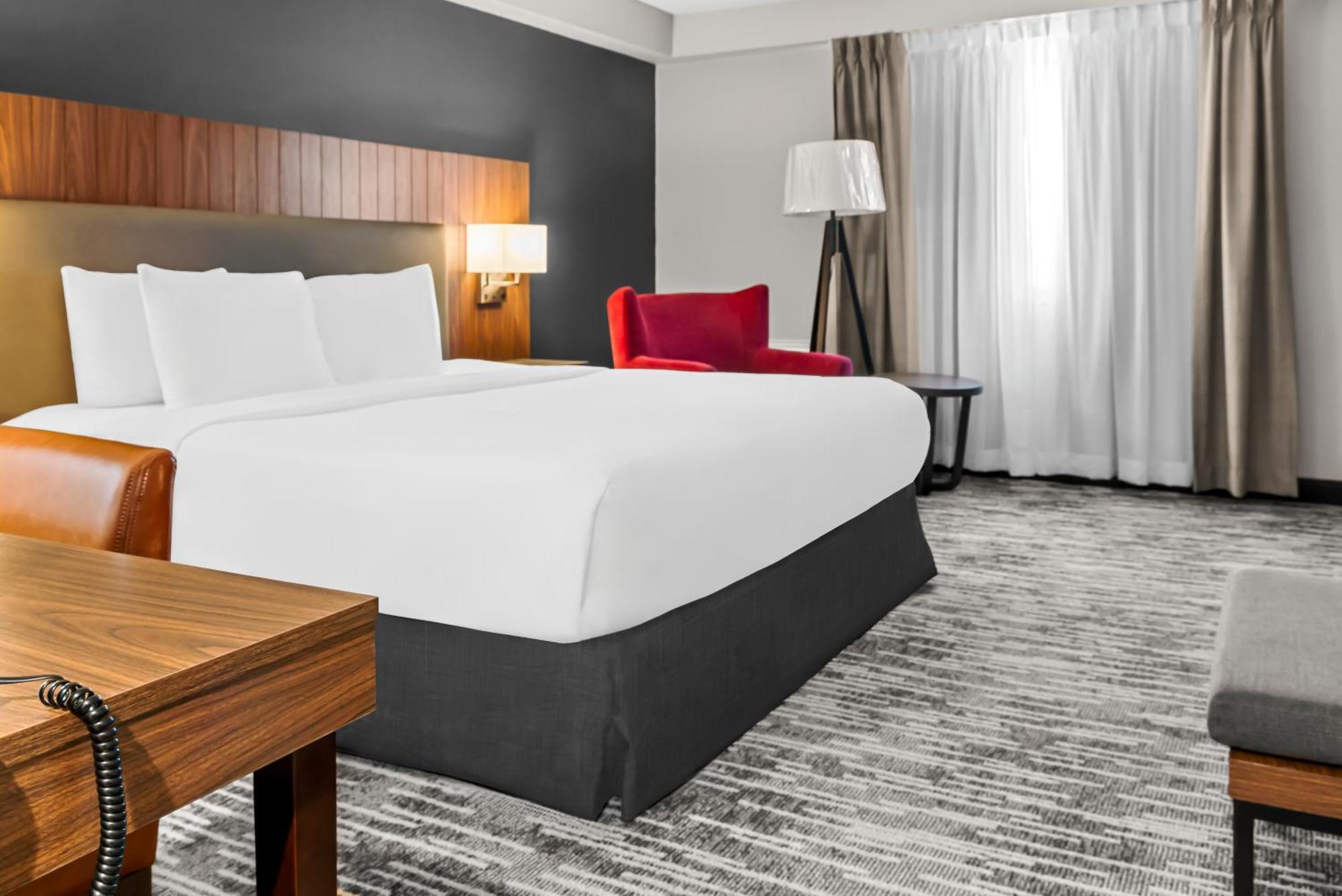 One-Bedroom King Suite Non-Smoking or Upper Floor