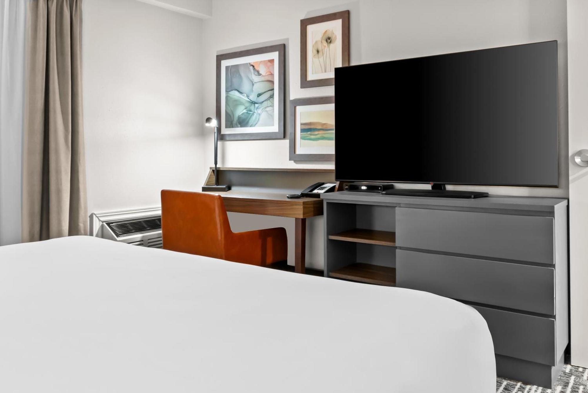 King Room Non-Smoking or Upper Floor