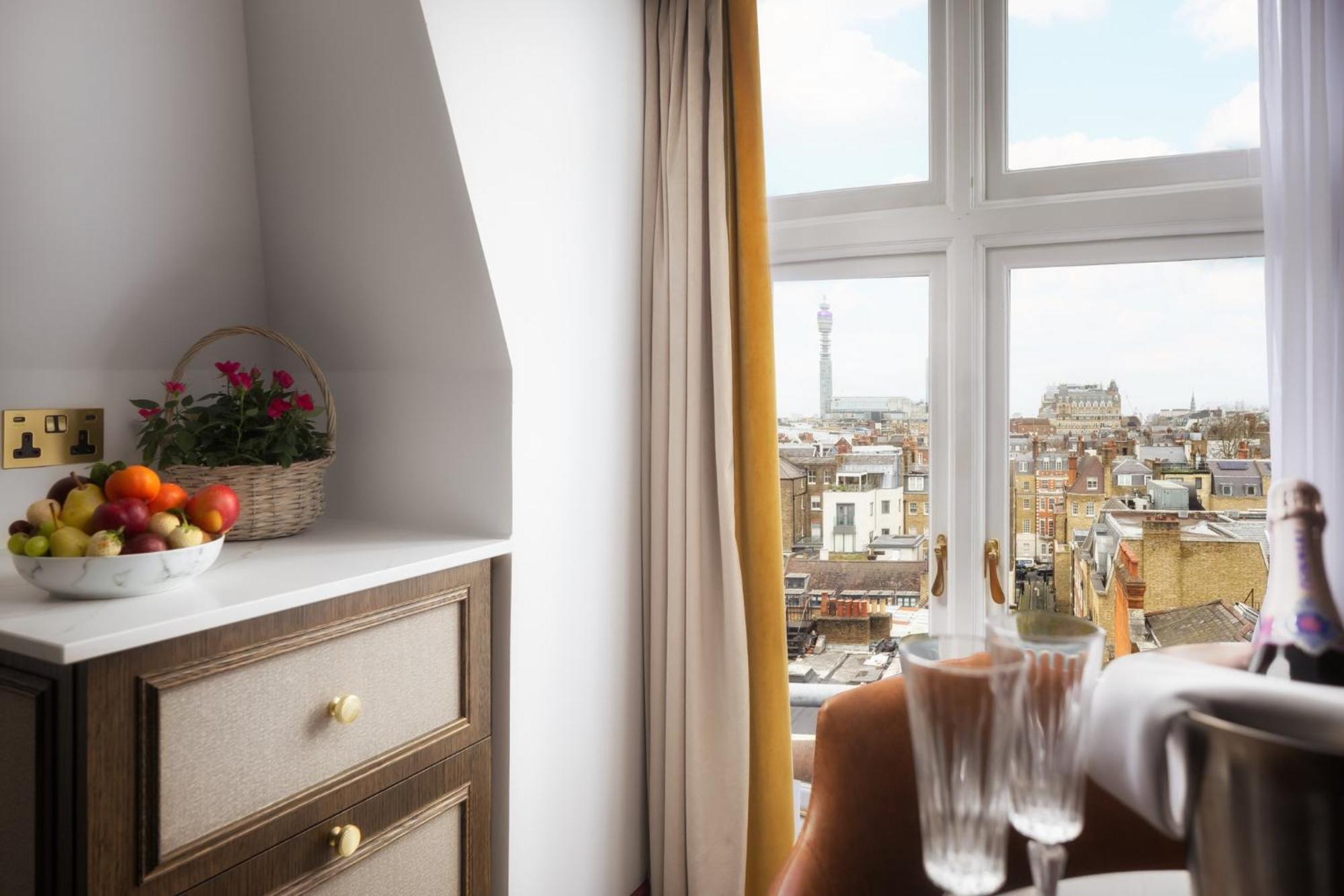 Premium Queen Room Street View